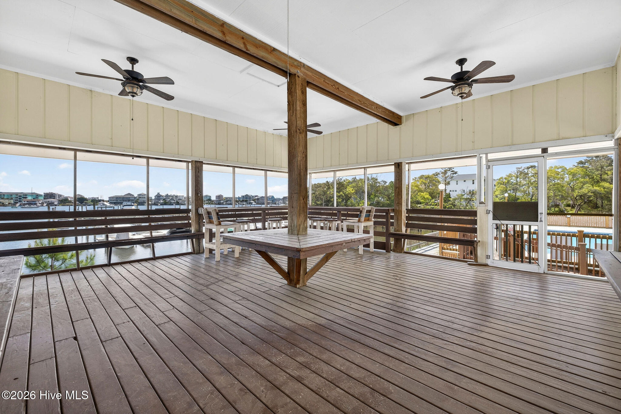 100564348 | Photo 57