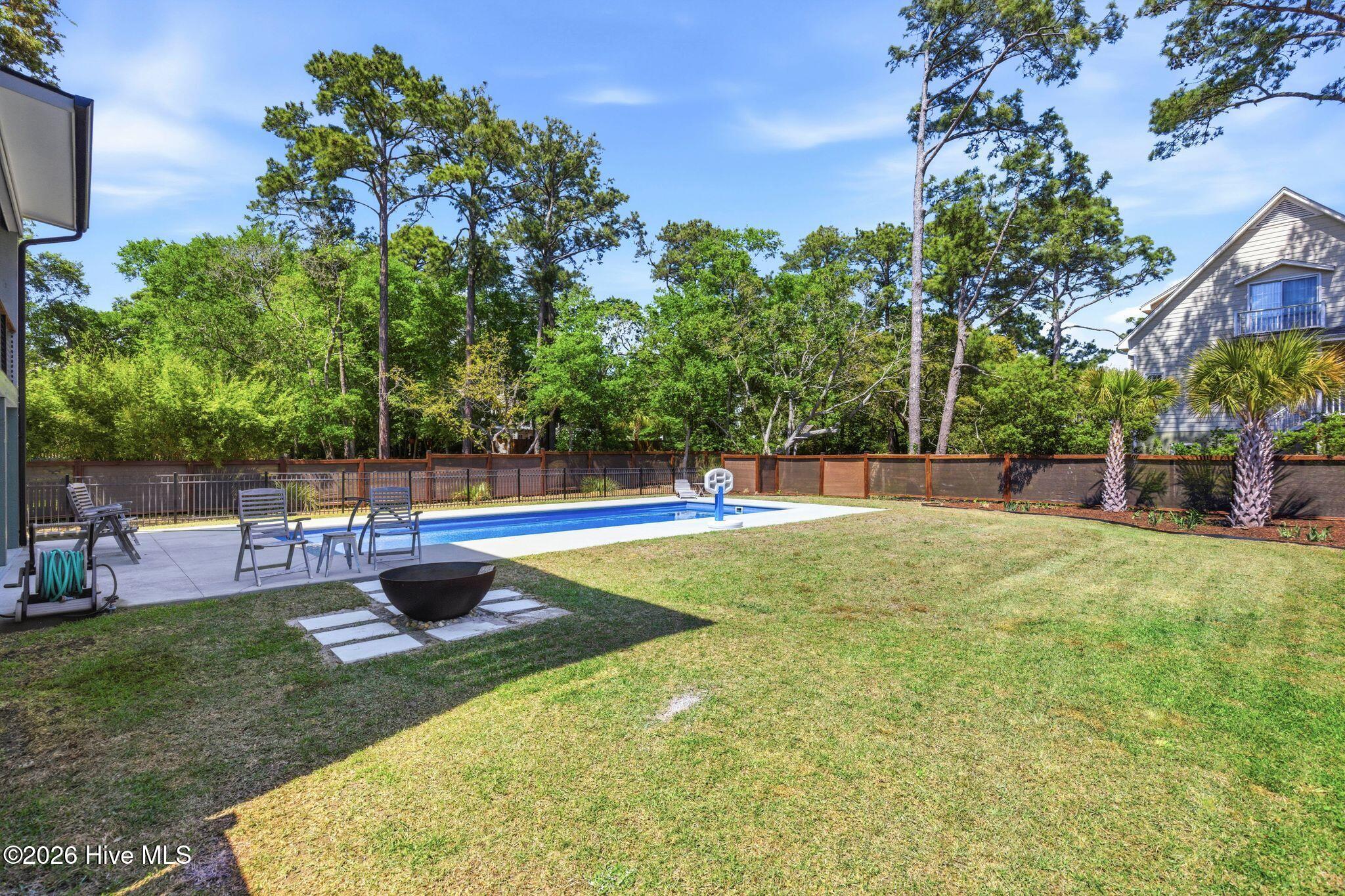 100568012 | Photo 87