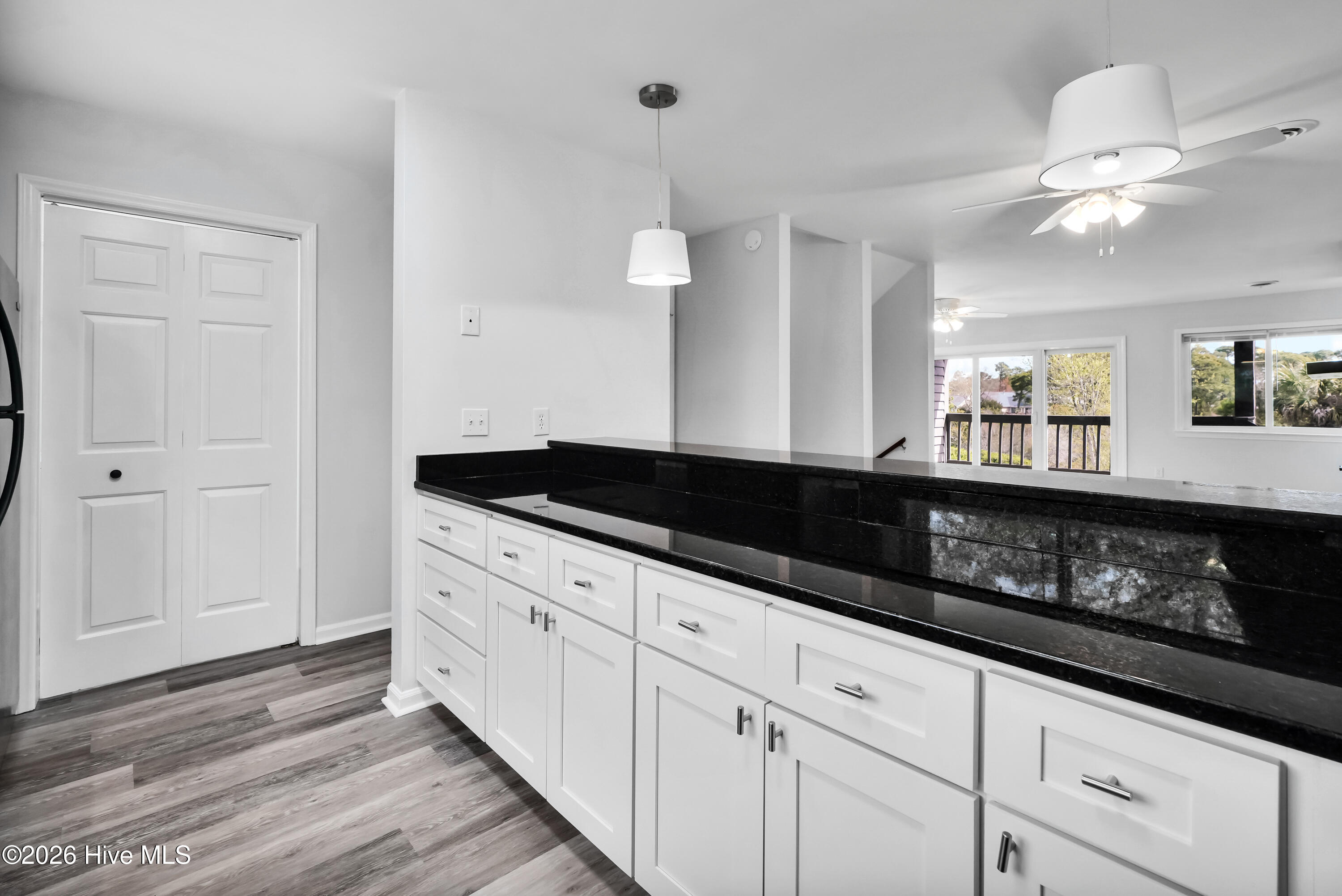 100564940 | Photo 14