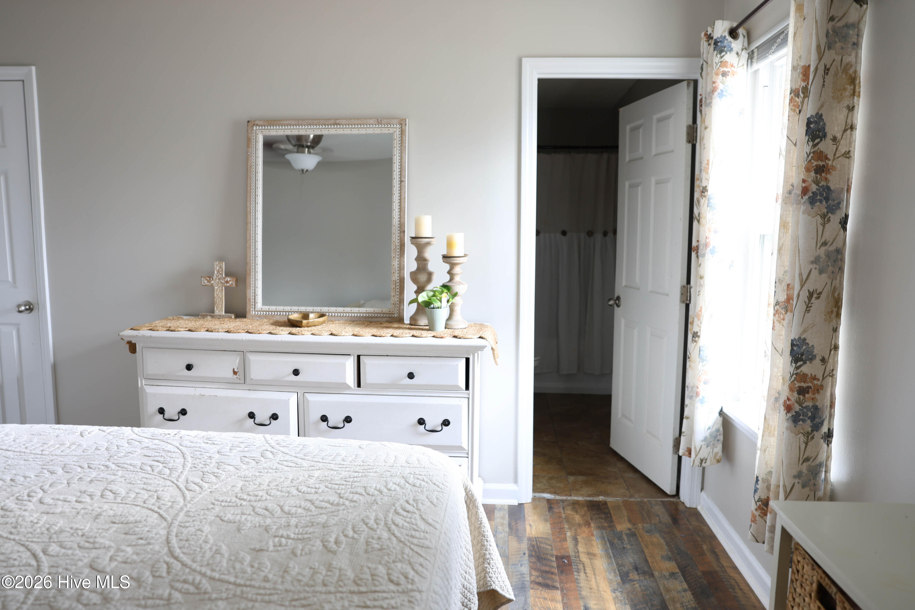 100558829 | Photo 26