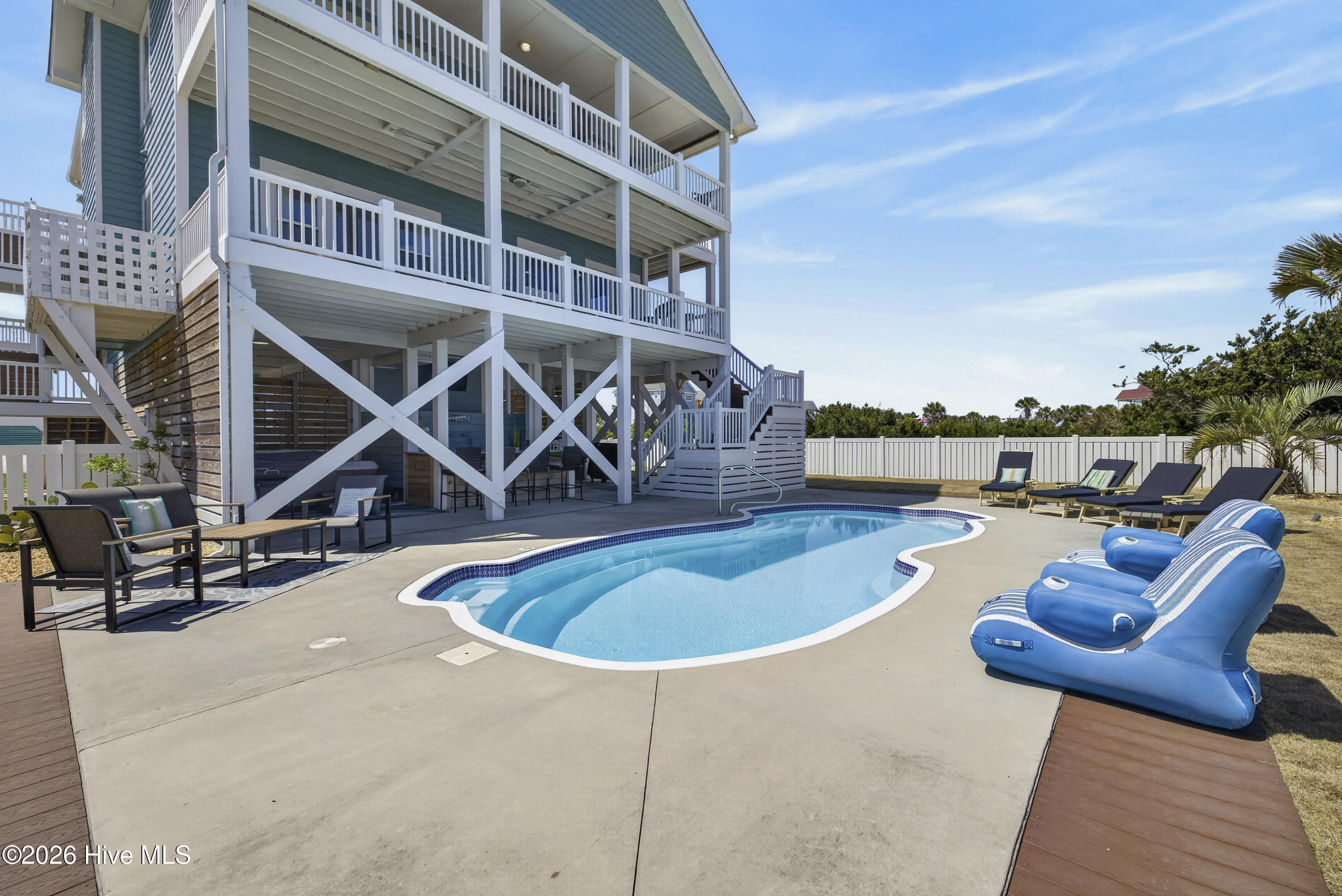 100568247 | Photo 60