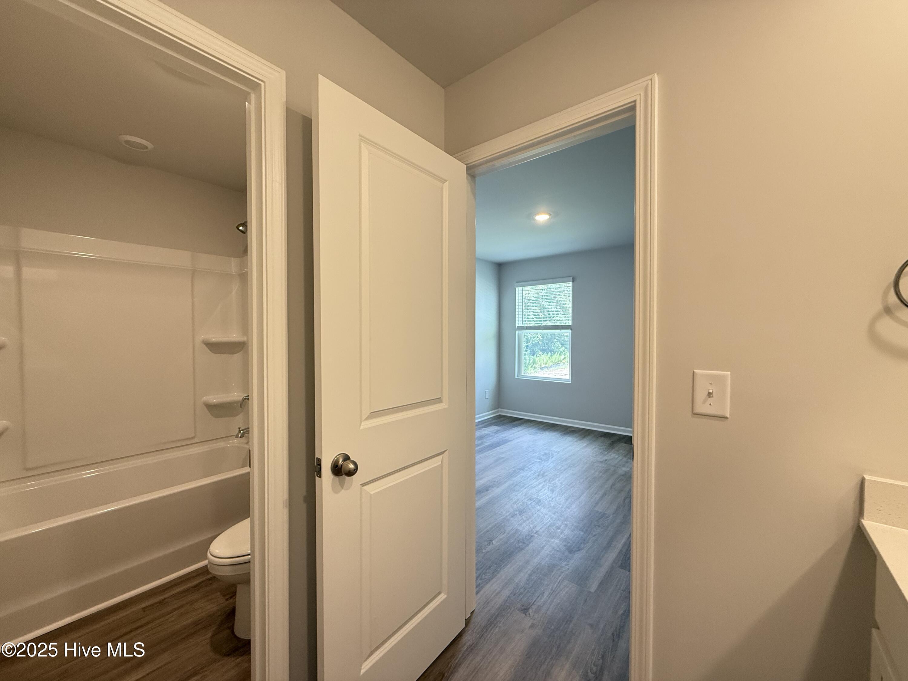 100526181 | Photo 25