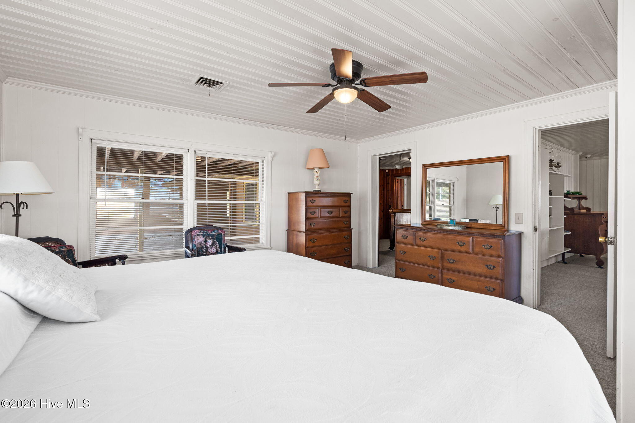 100561810 | Photo 49