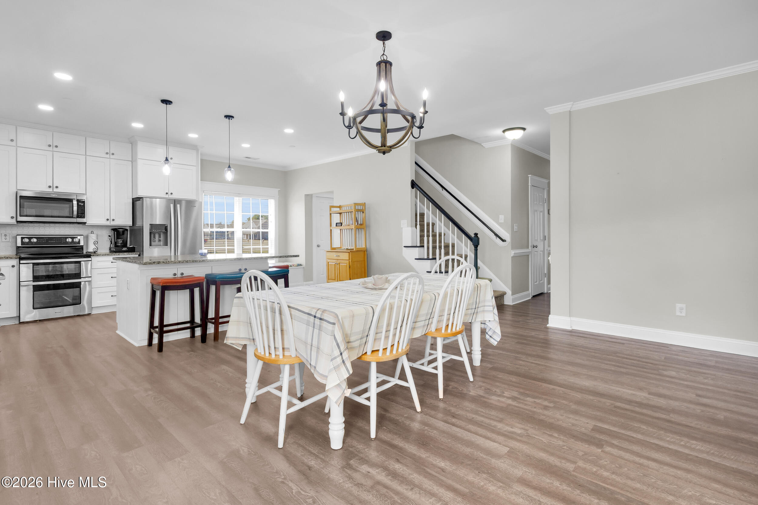 100562636 | Photo 11