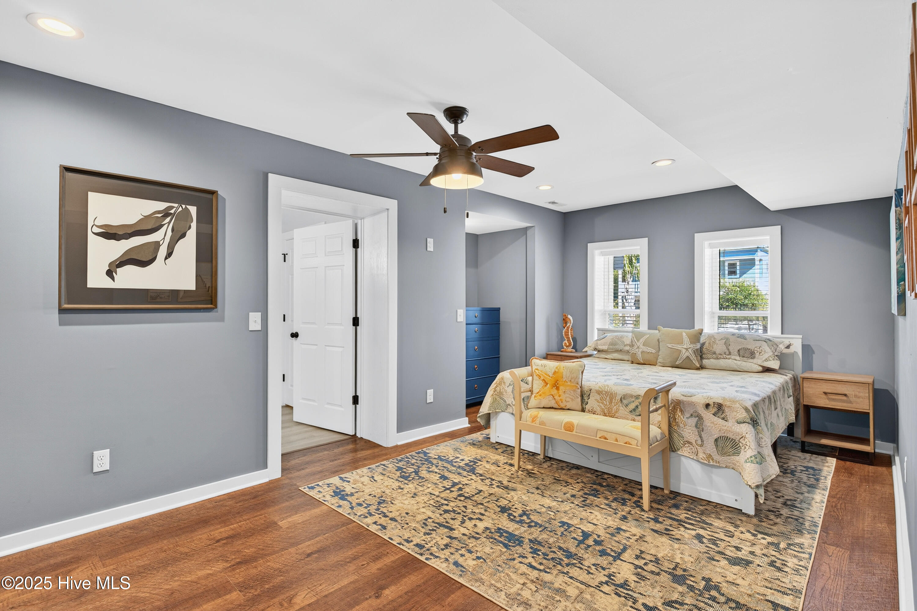 100537887 | Photo 24