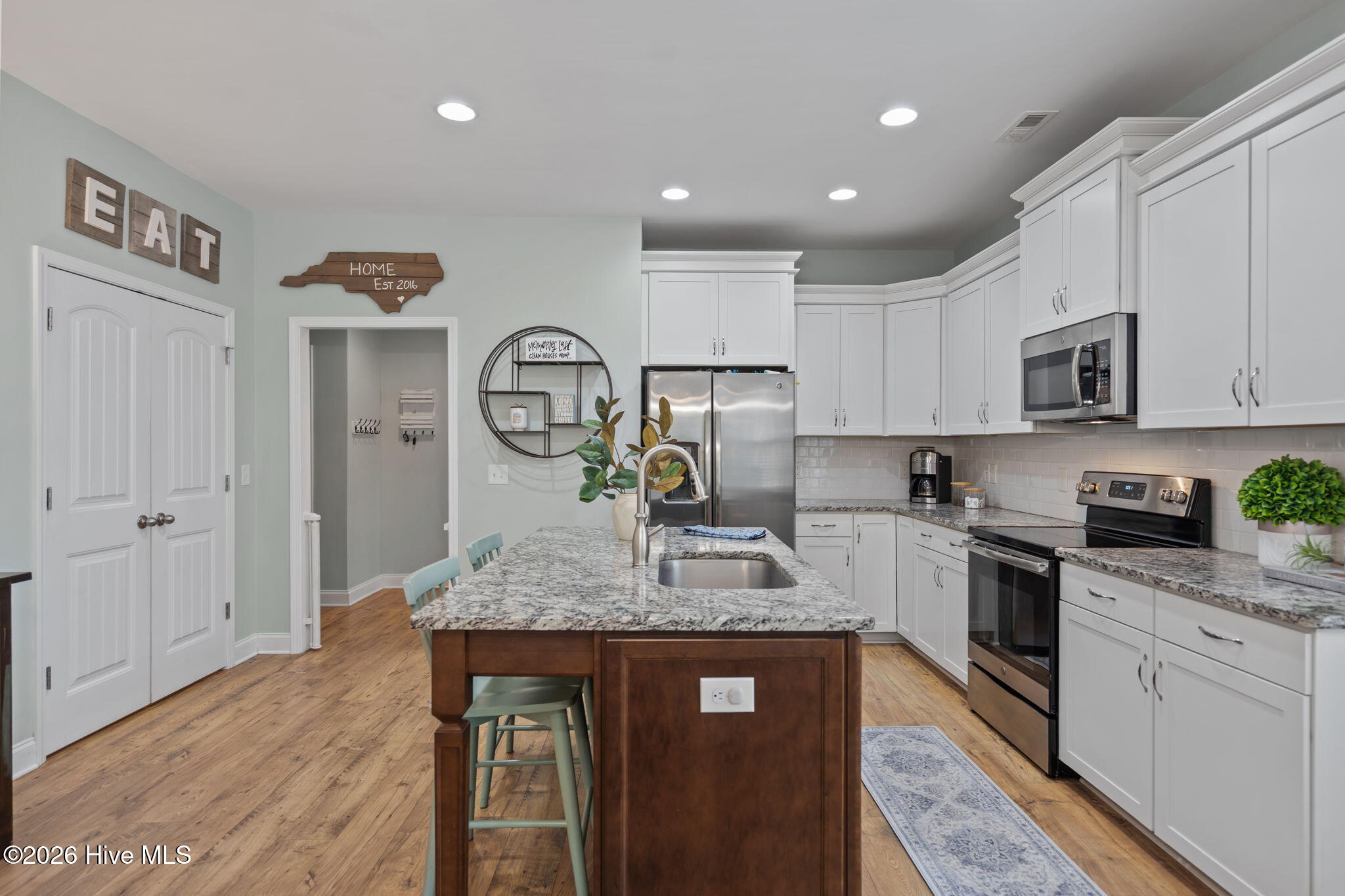 100558672 | Photo 15