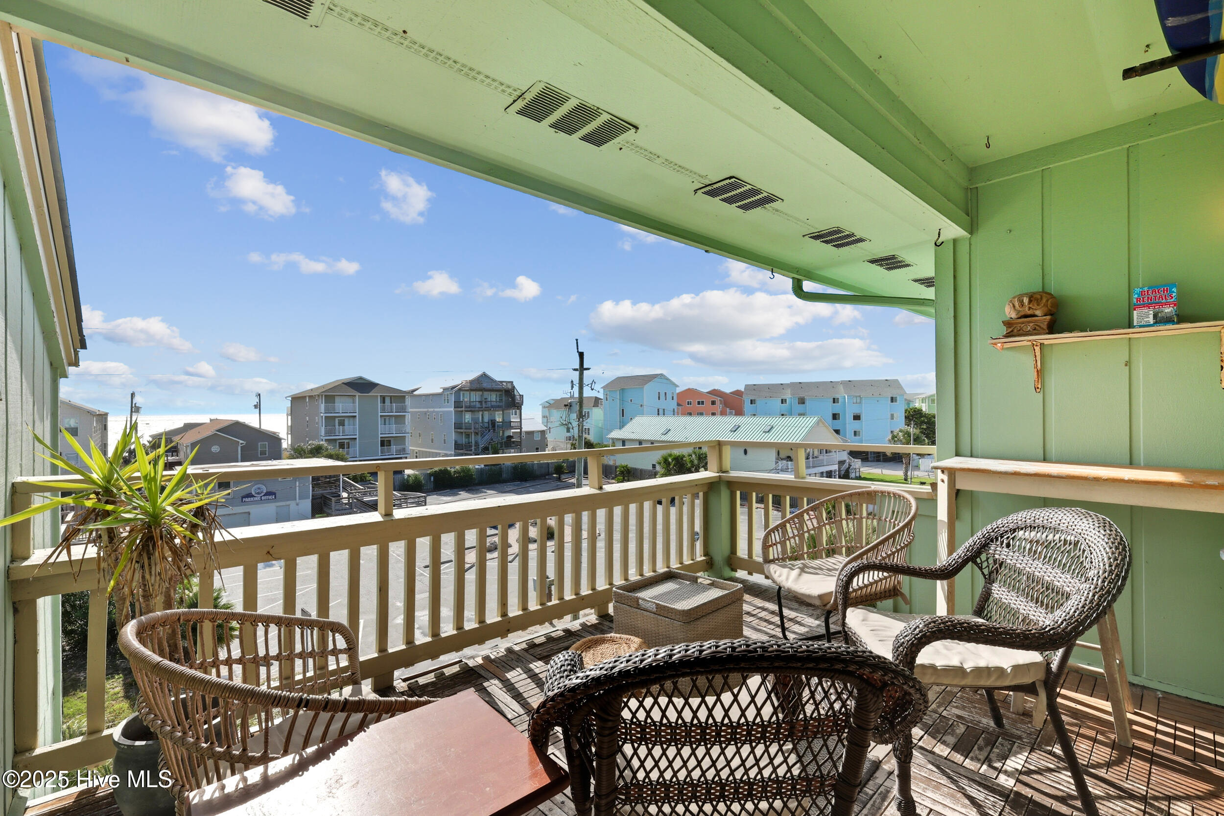 100536359 | Photo 23