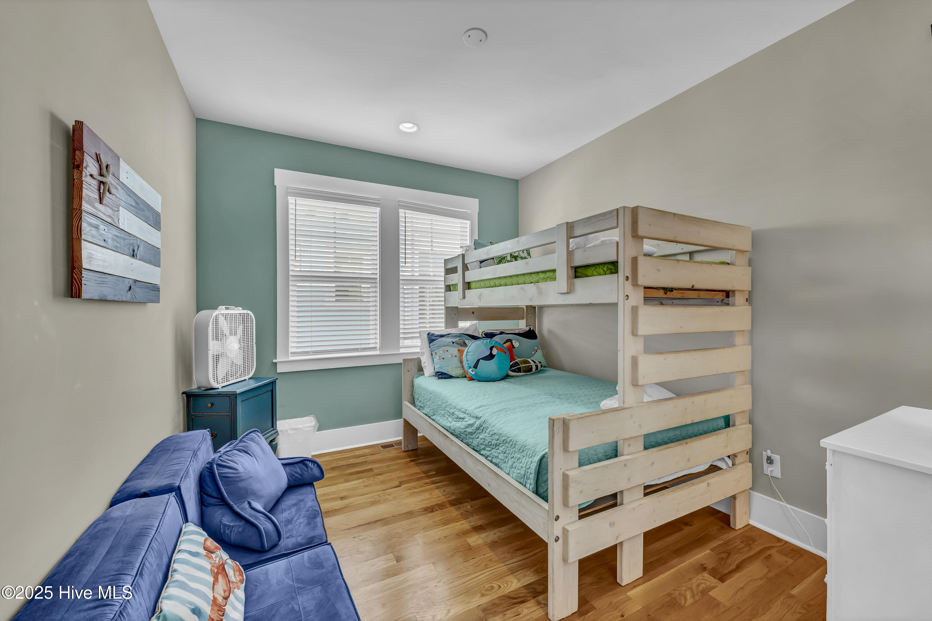 100535596 | Photo 36