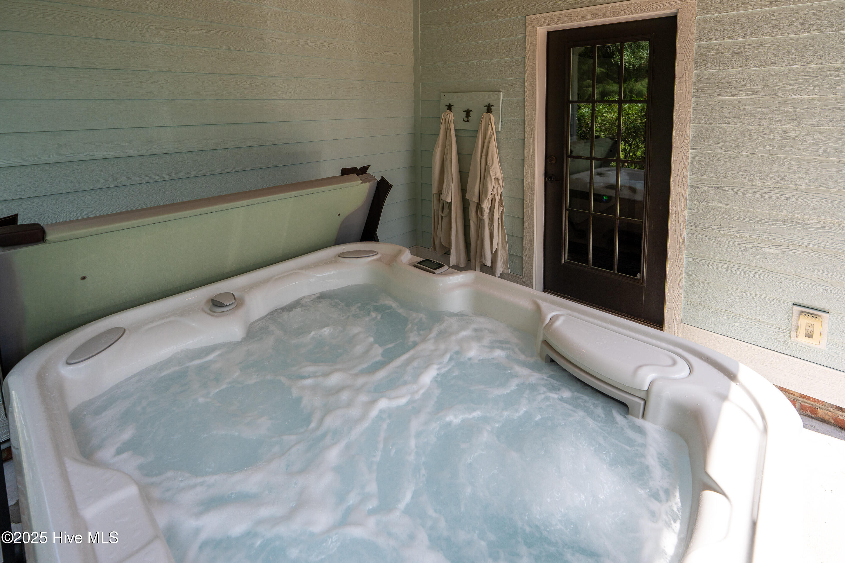 100522220 | Photo 59