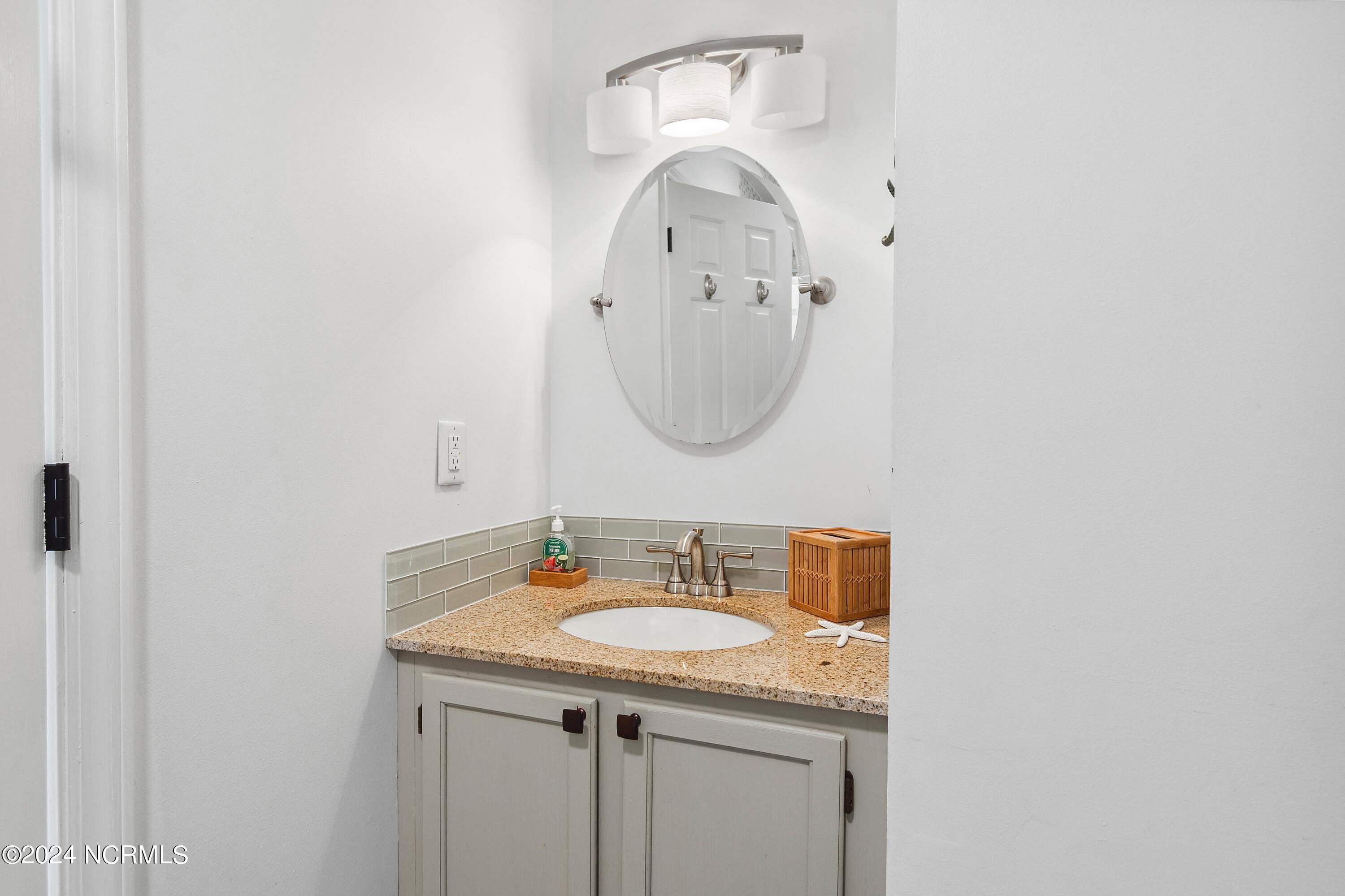 100558410 | Photo 63