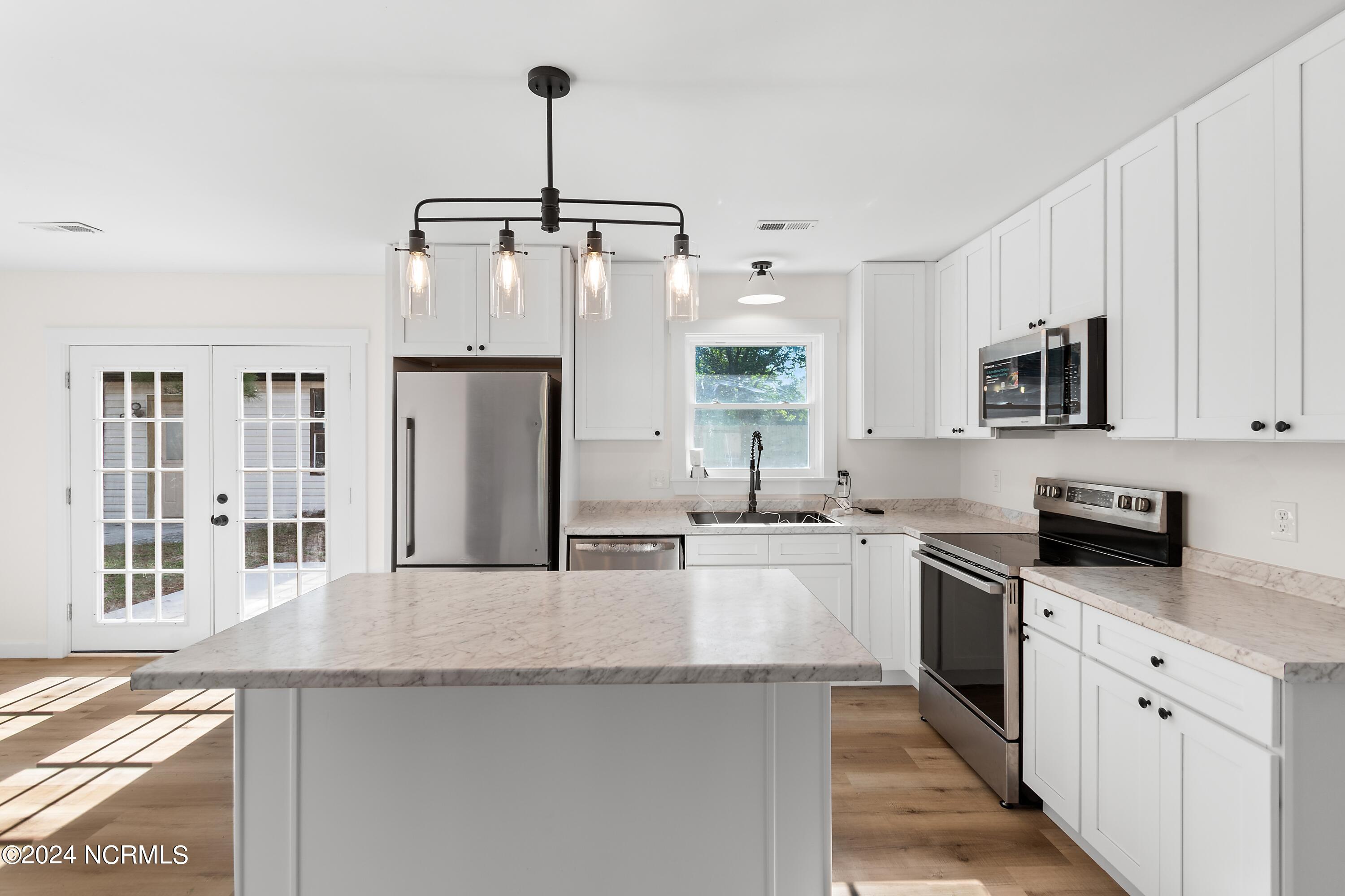 100563573 | Photo 18