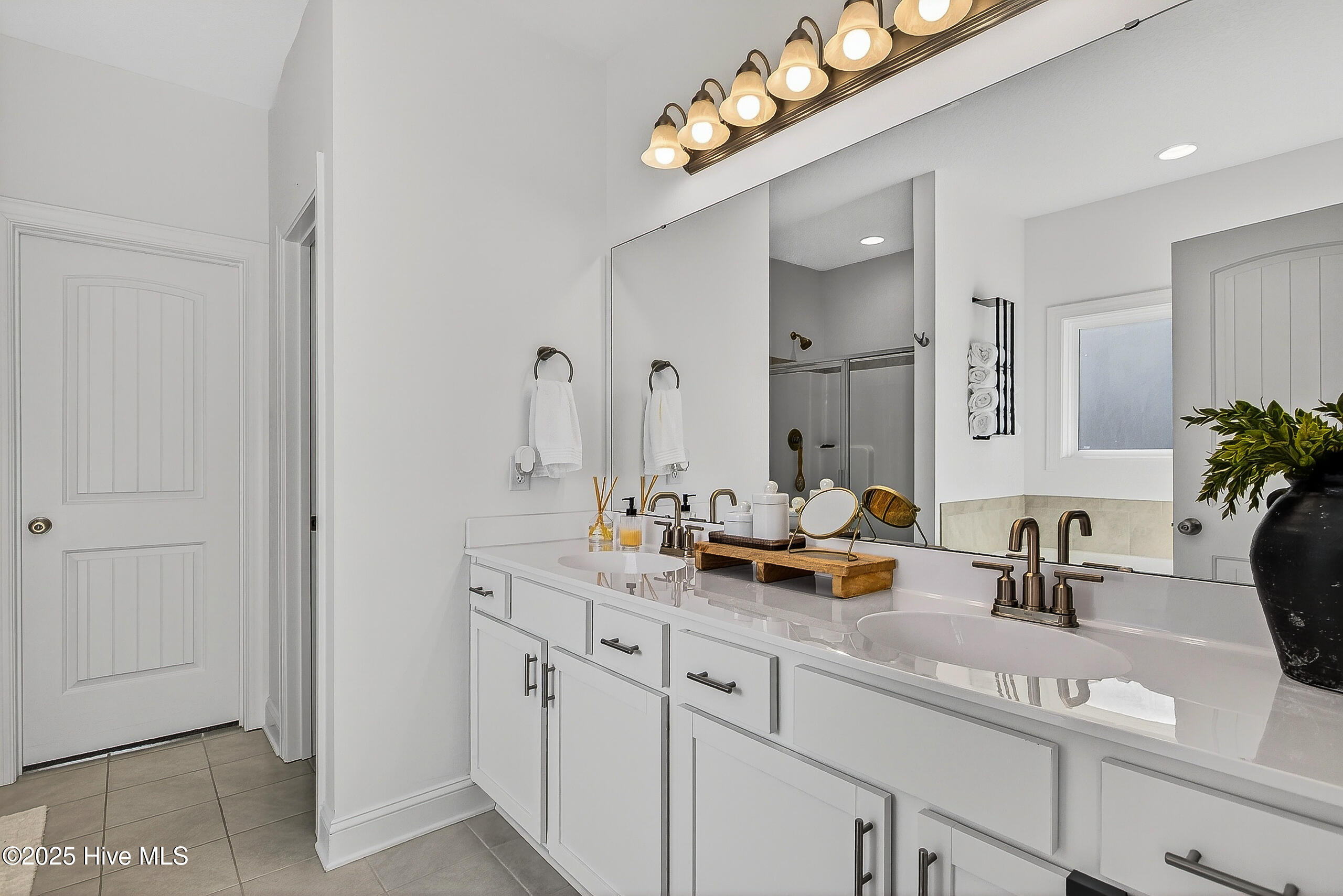 100542531 | Photo 22