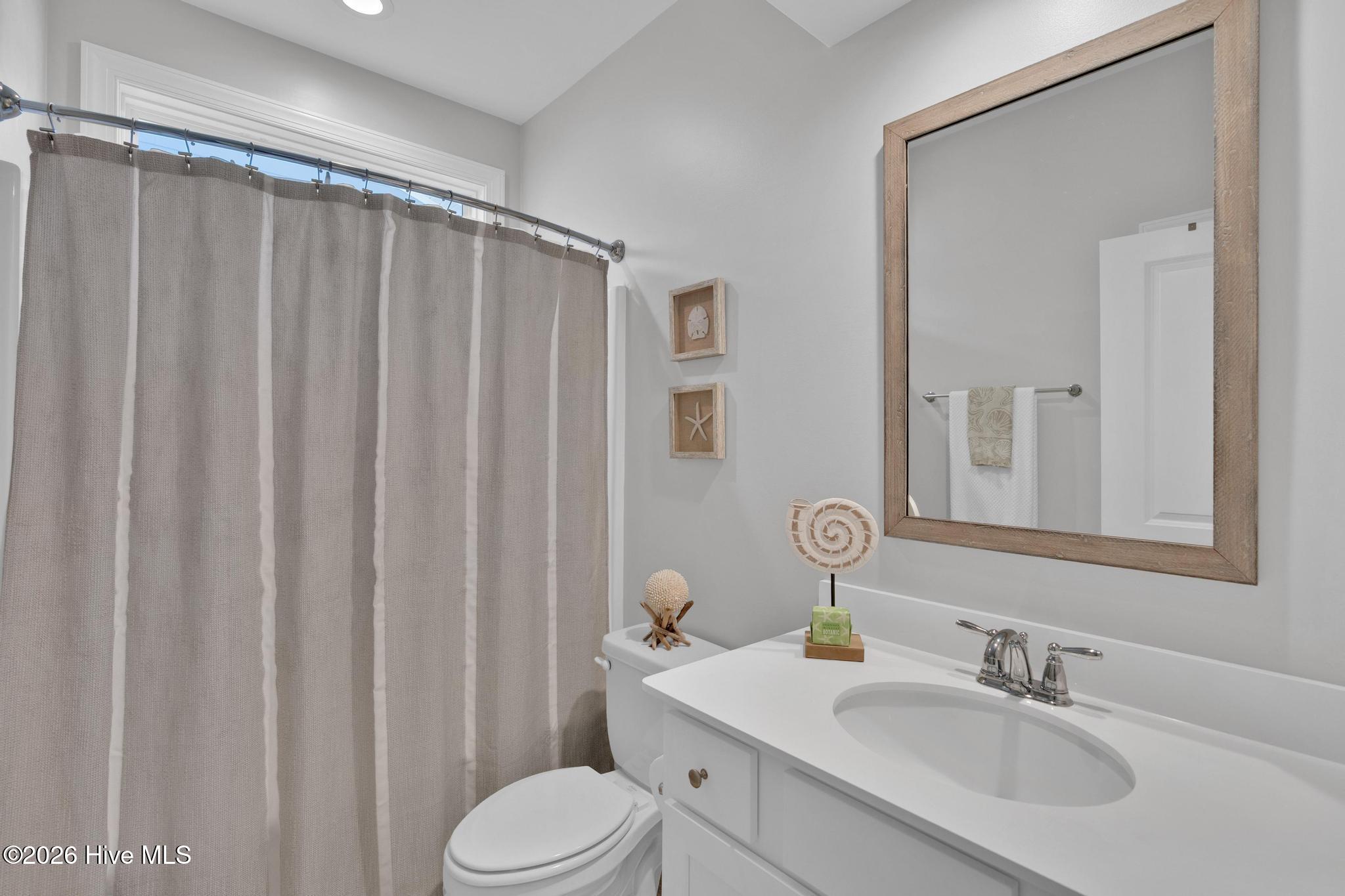 100567650 | Photo 32