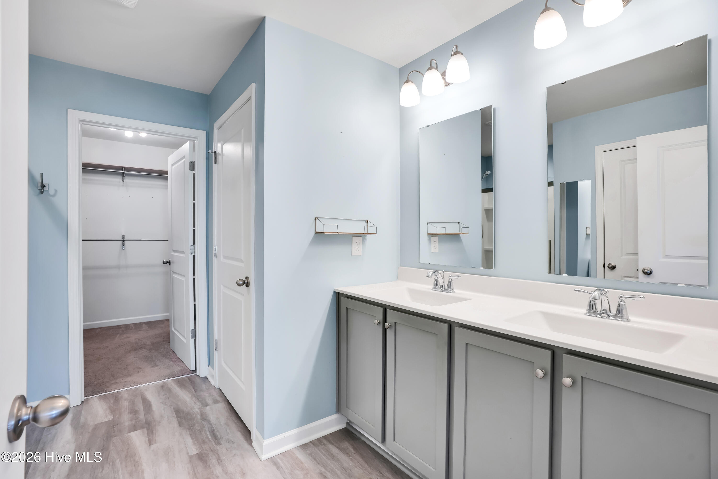 100548211 | Photo 23