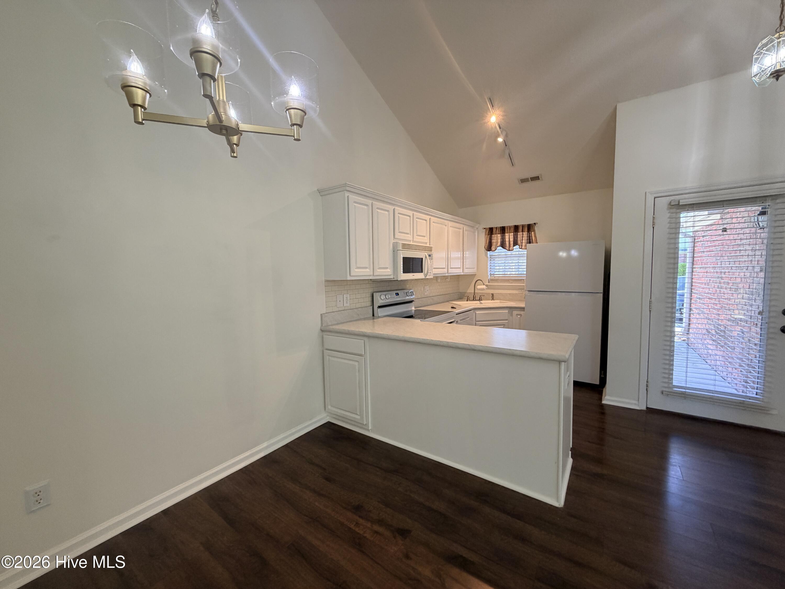 100567497 | Photo 11