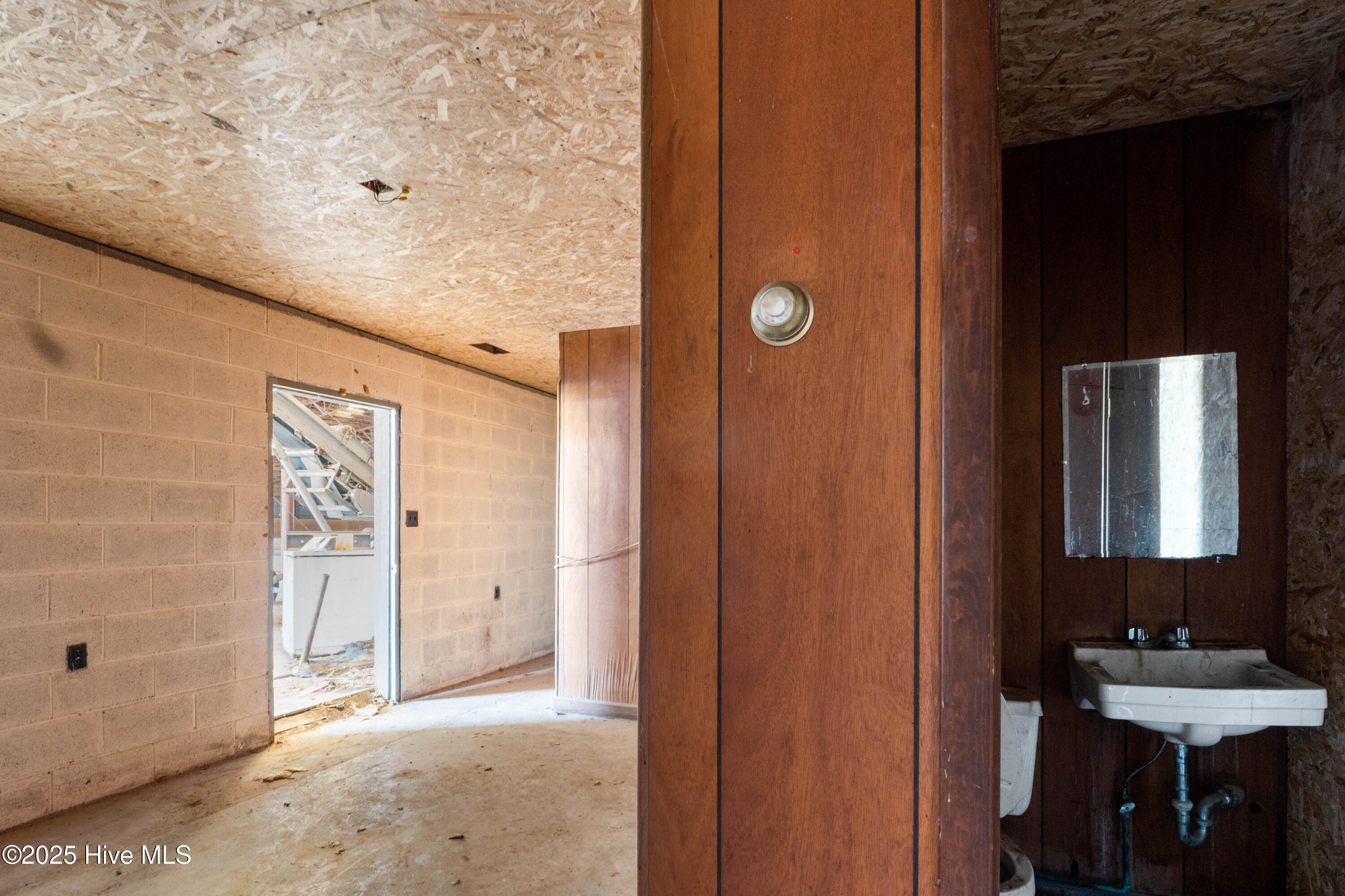 100488613 | Photo 15