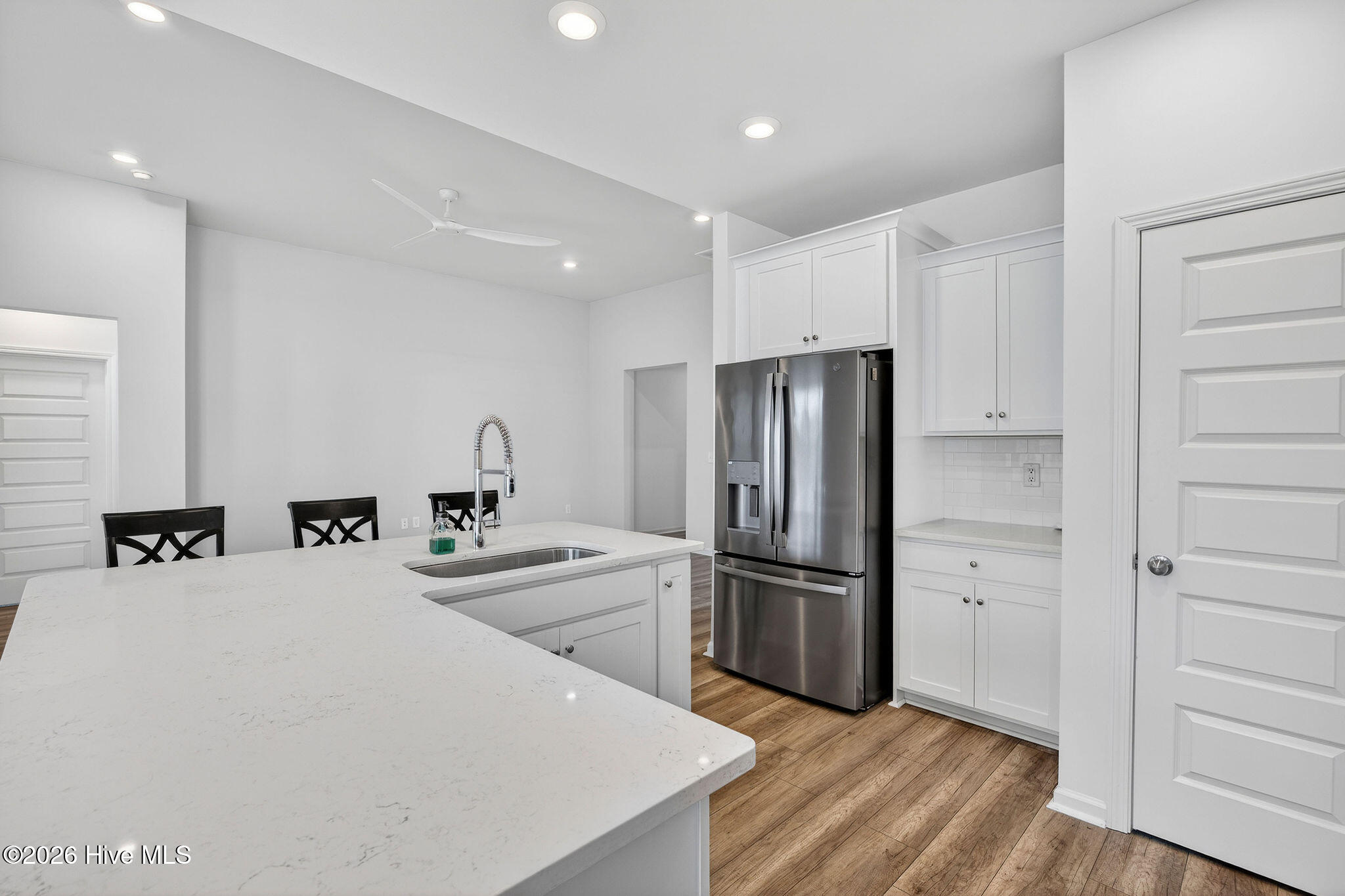 100561560 | Photo 17