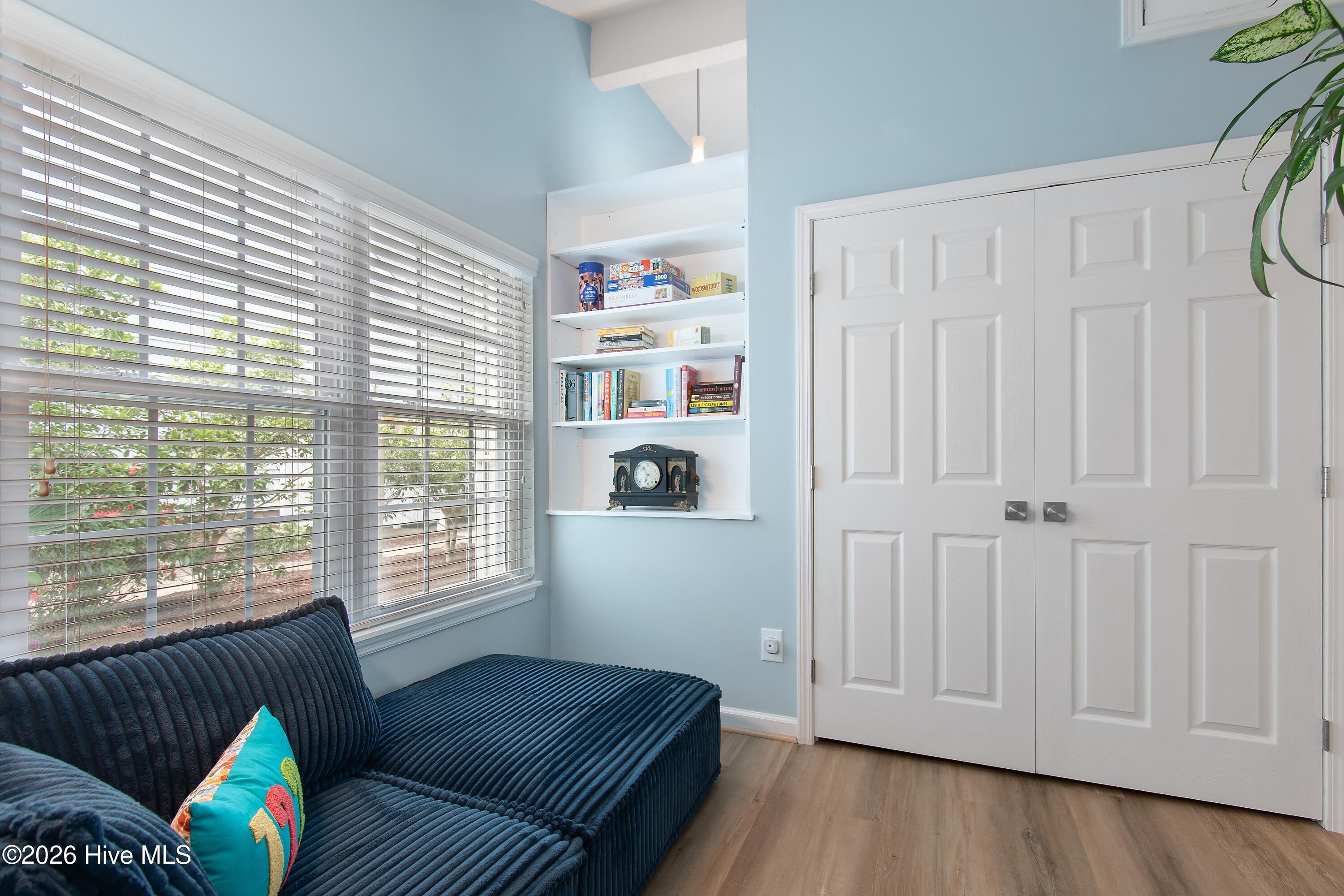 100570489 | Photo 41