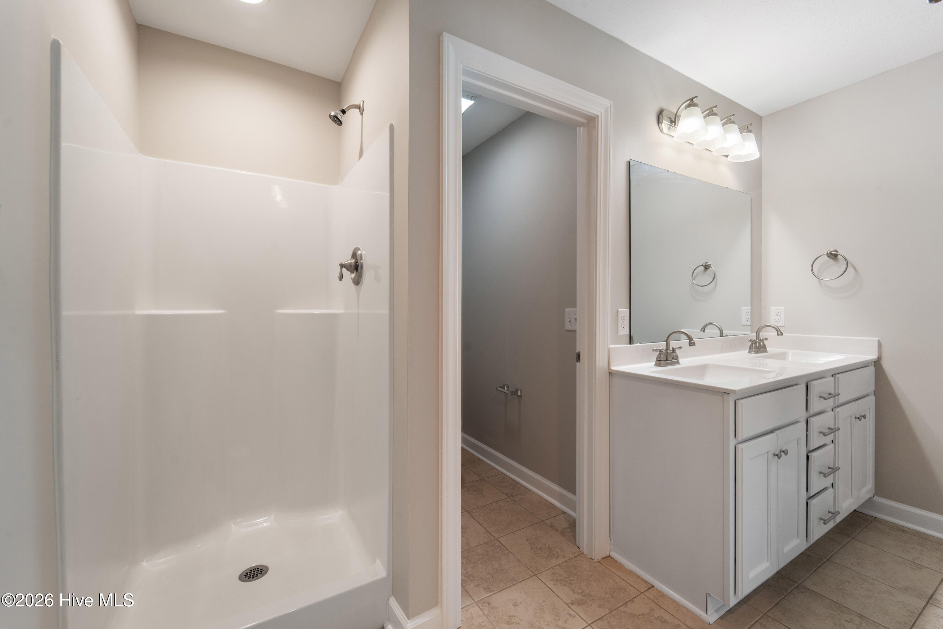 100553894 | Photo 18