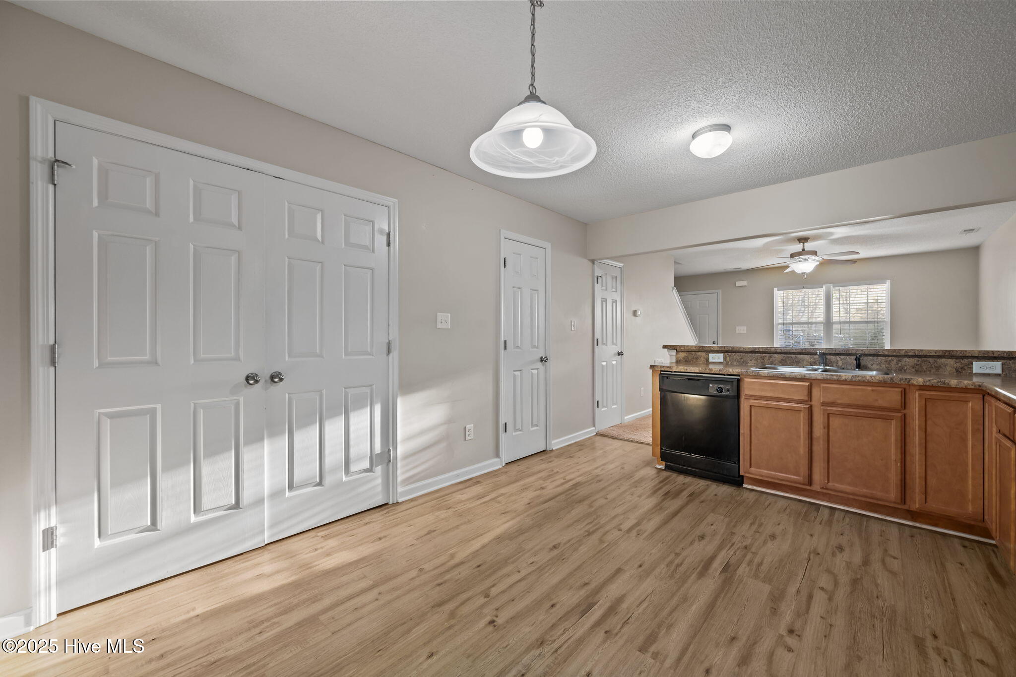 100543374 | Photo 13