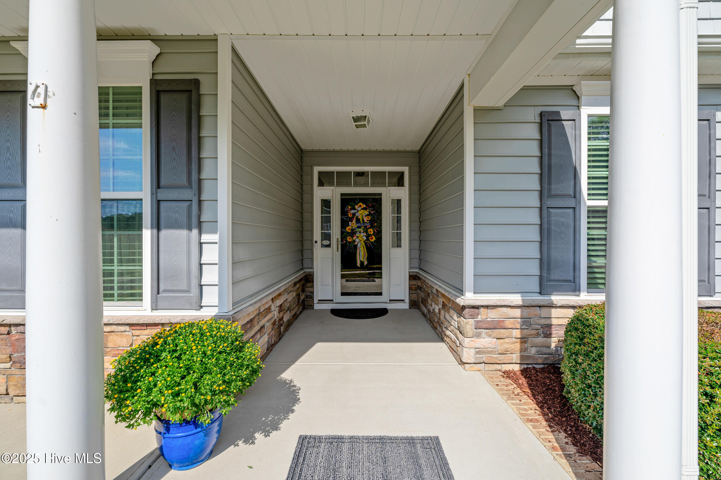 1101 redwood valley ln, front porch