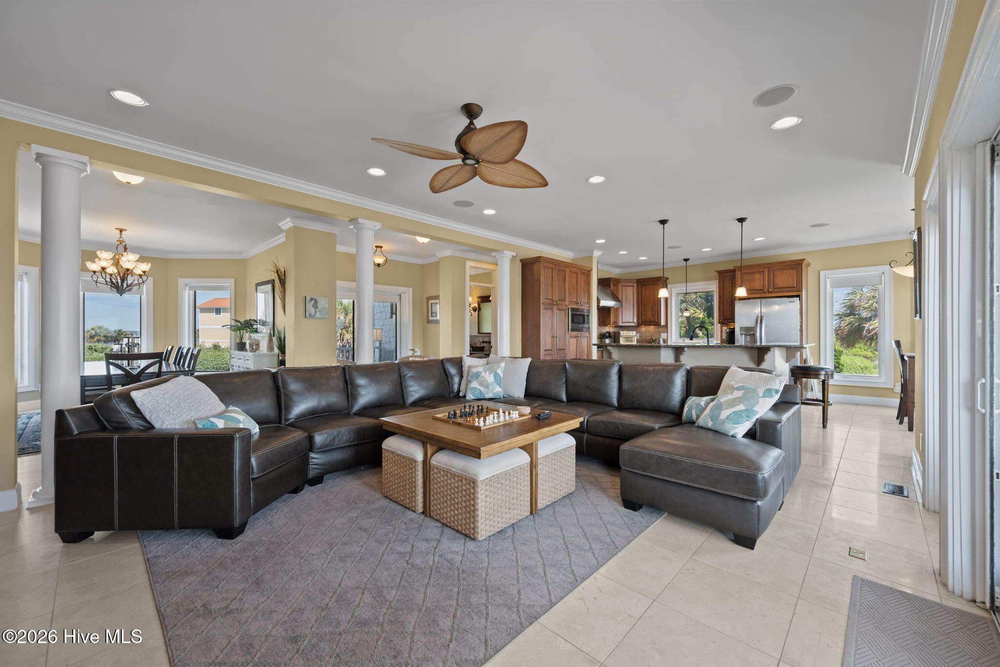 100568549 | Photo 15