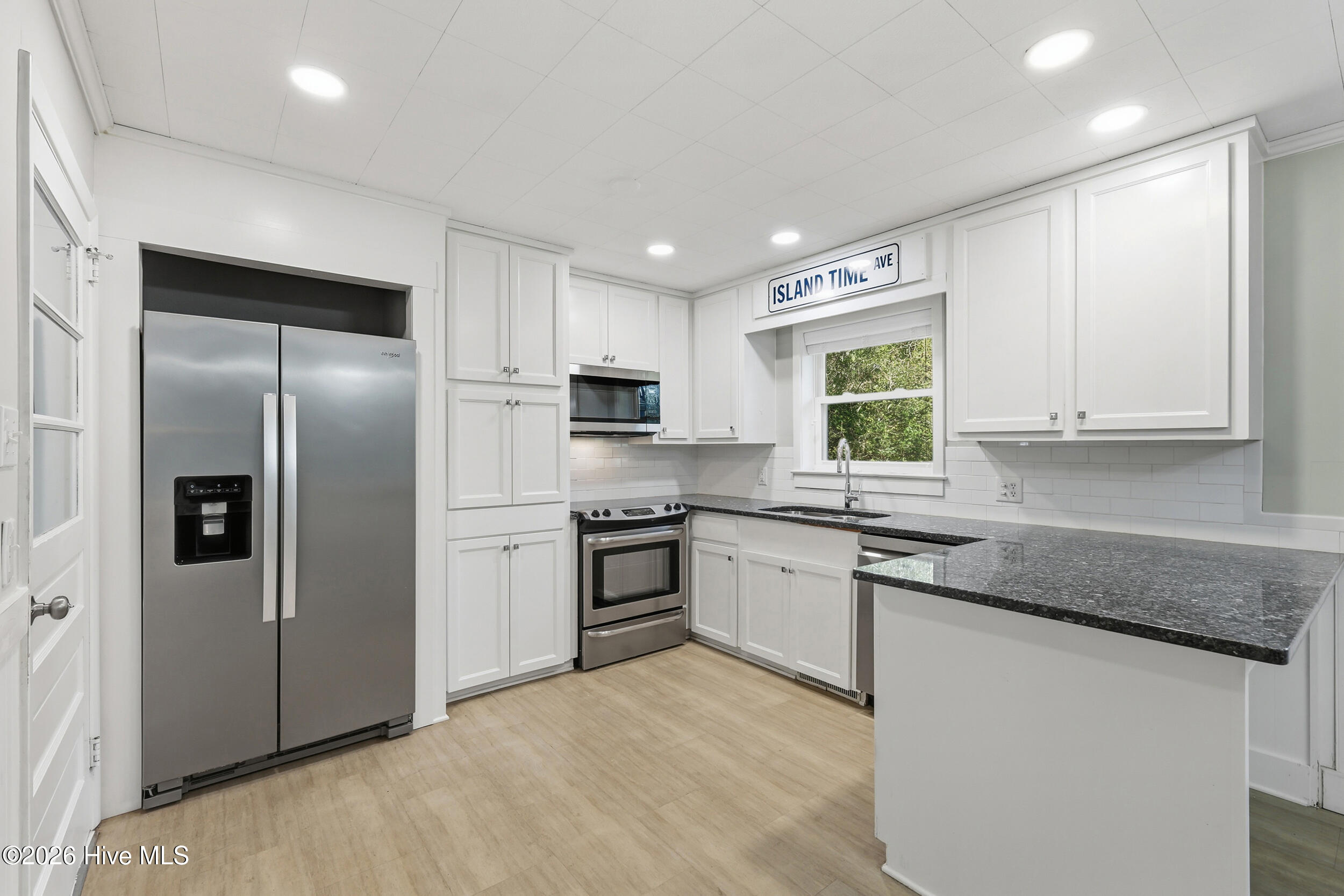 100550925 | Photo 12