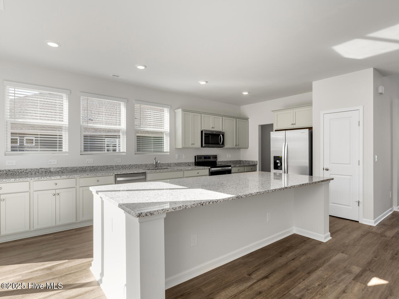 100553501 | Photo 12