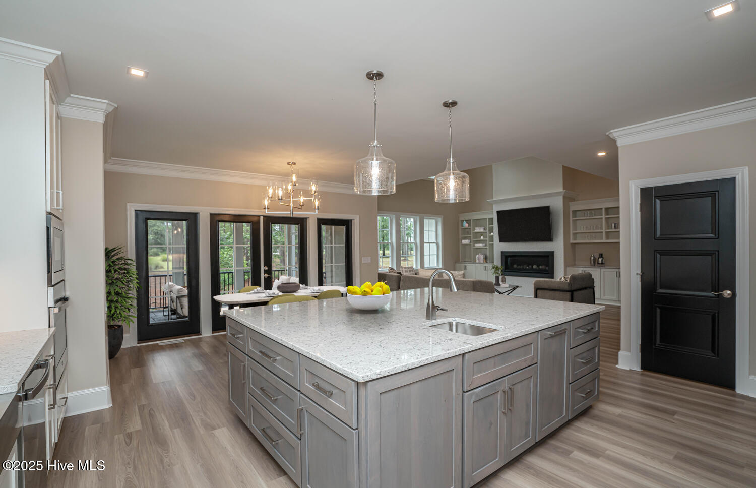 100518368 | Photo 32