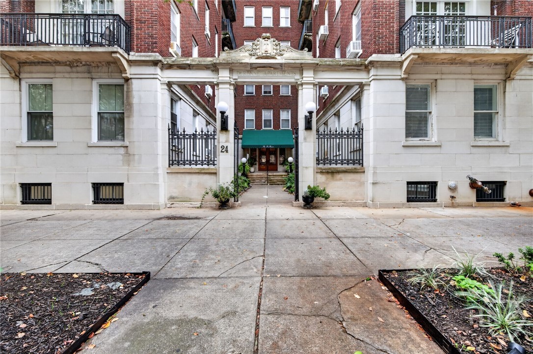 Photo 1 of Condo for sale at 24 E Liberty St #86, Savannah, GA 31401 | MLS# SA366030 | Listing updated on 2026-10-09