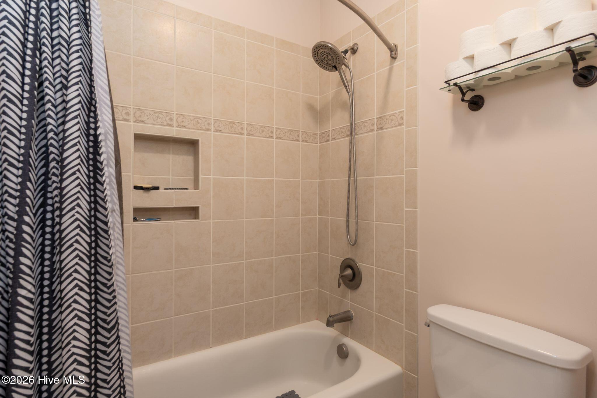 100556327 | Photo 38