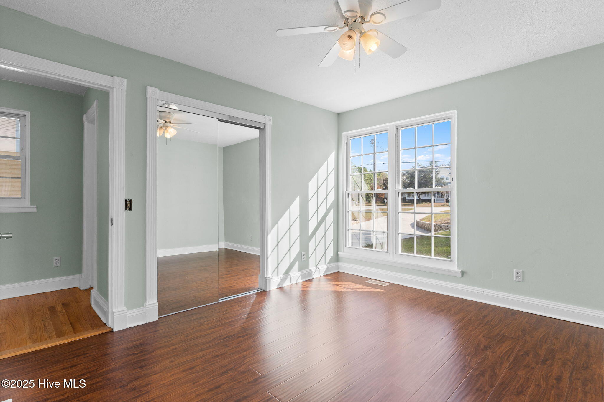 100543279 | Photo 33