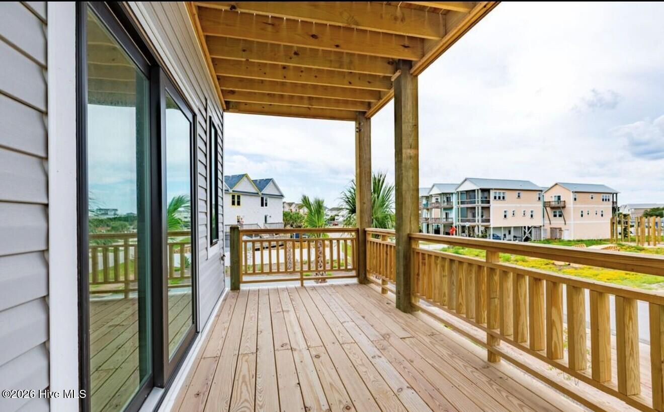 100560239 | Photo 33