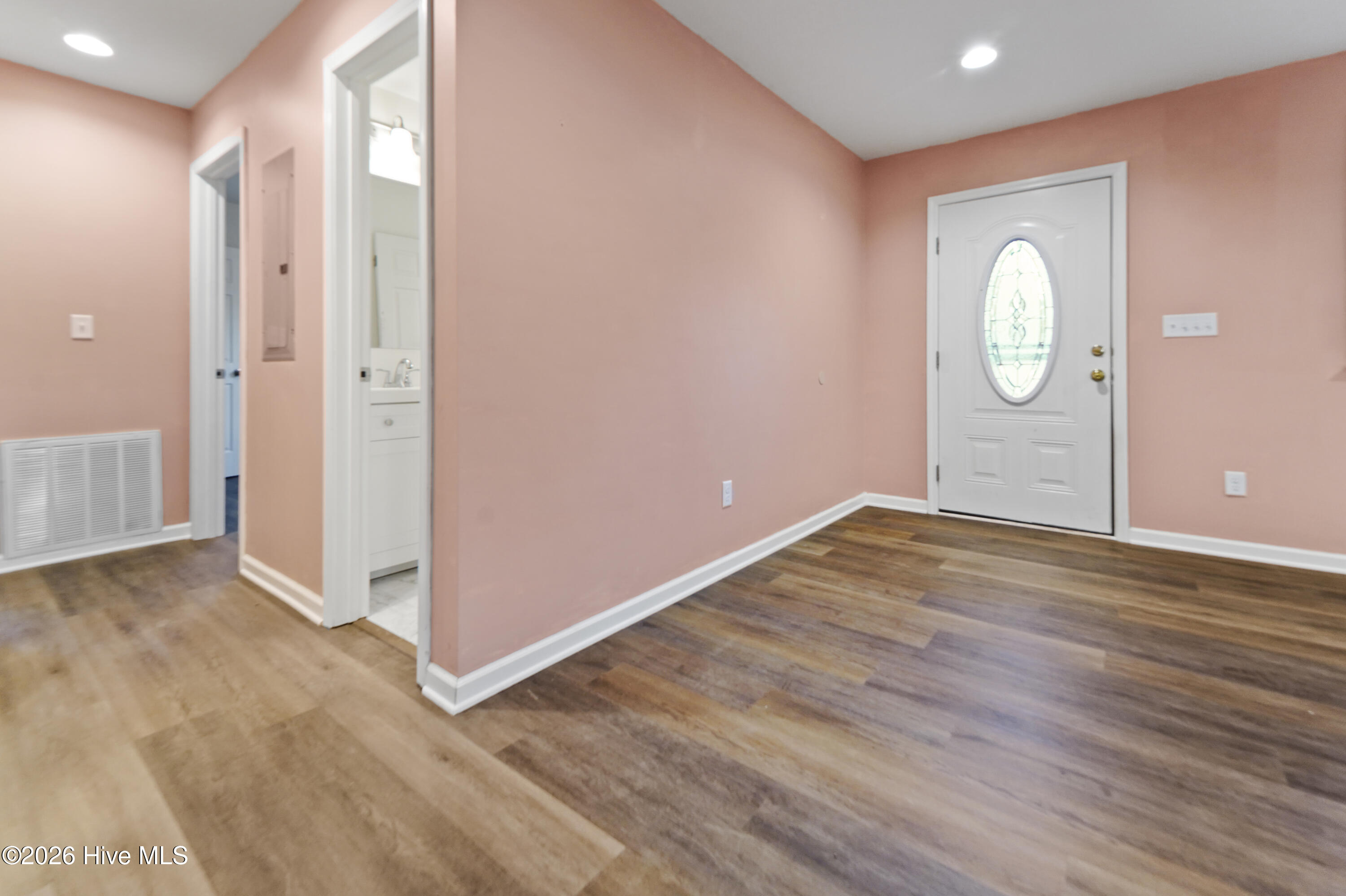 100548487 | Photo 57