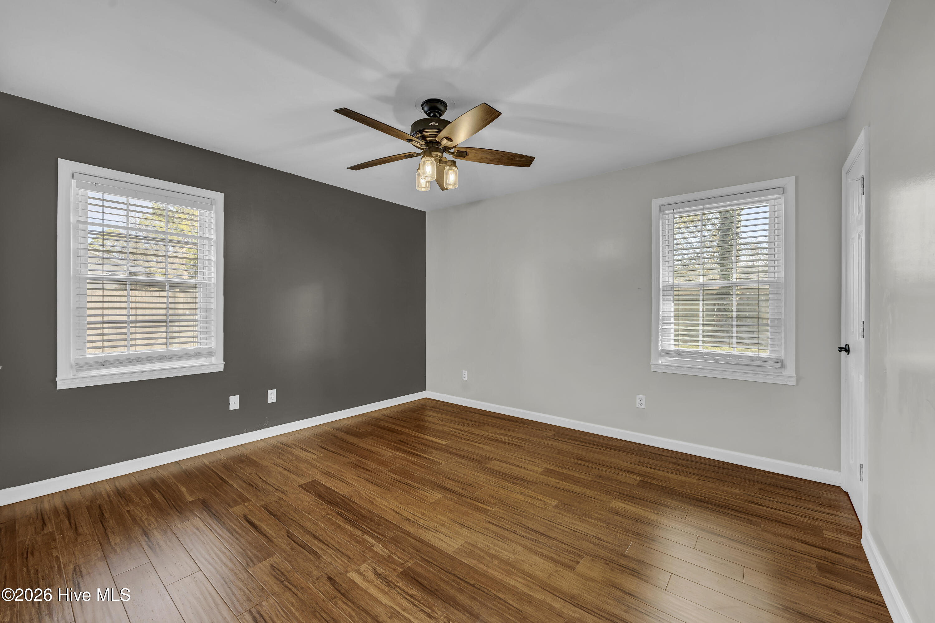 100549166 | Photo 12