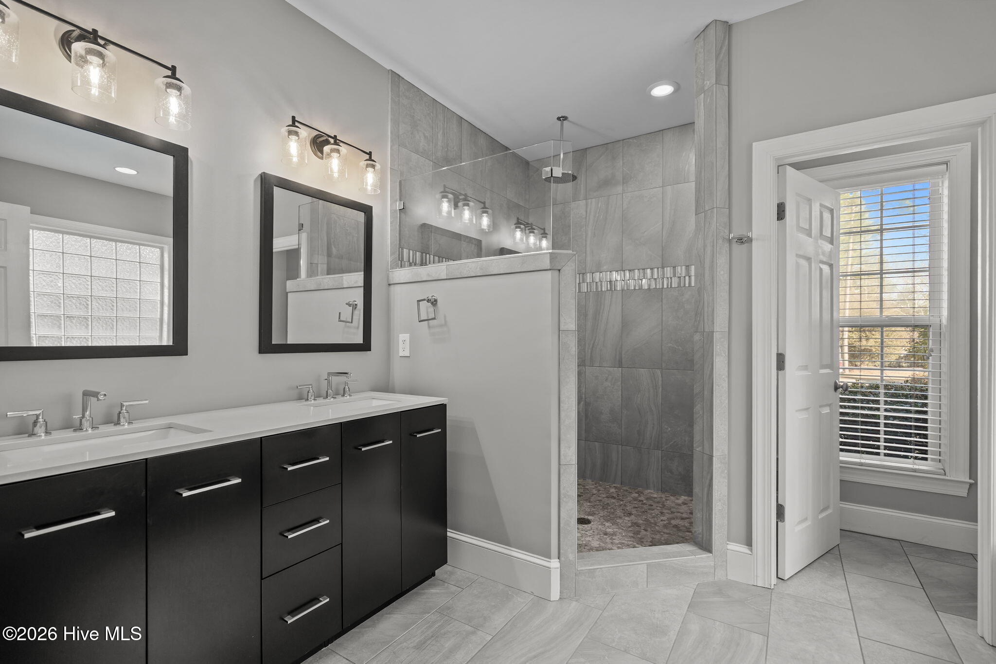 100552731 | Photo 29