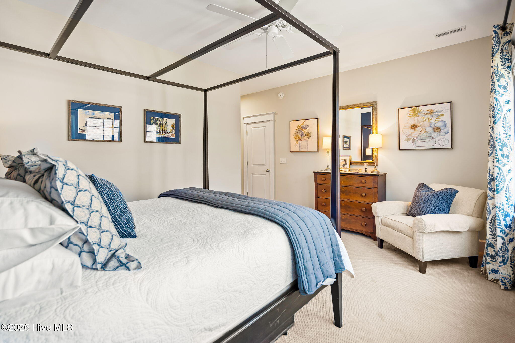 100567886 | Photo 50