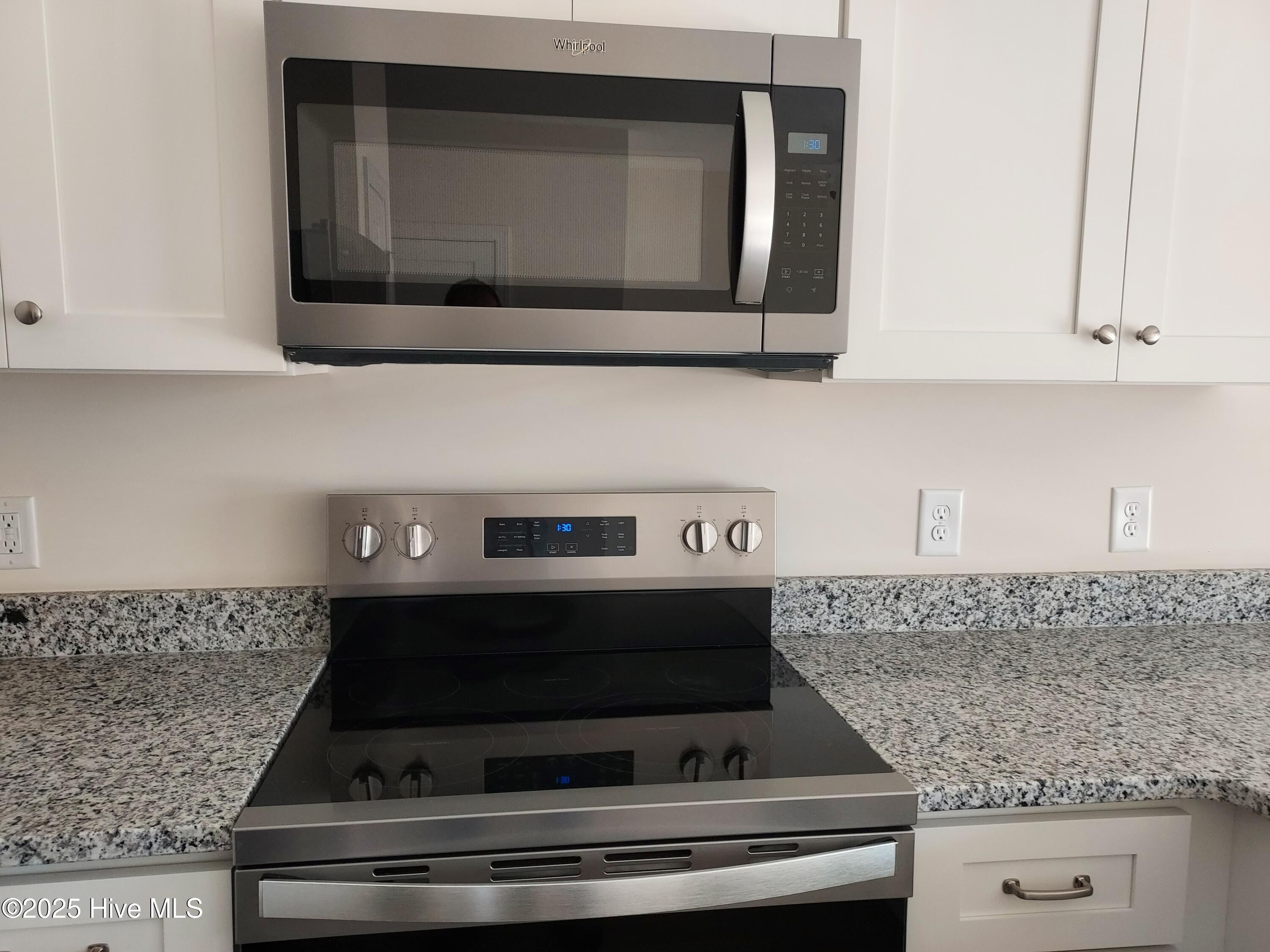 100506842 | Photo 14