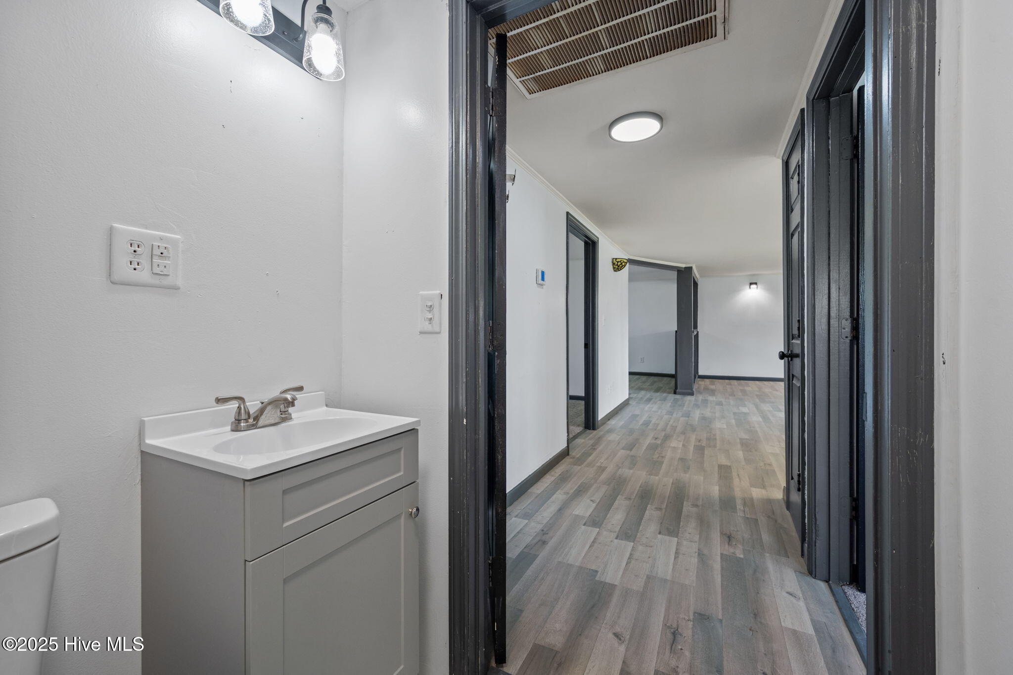 100534081 | Photo 24