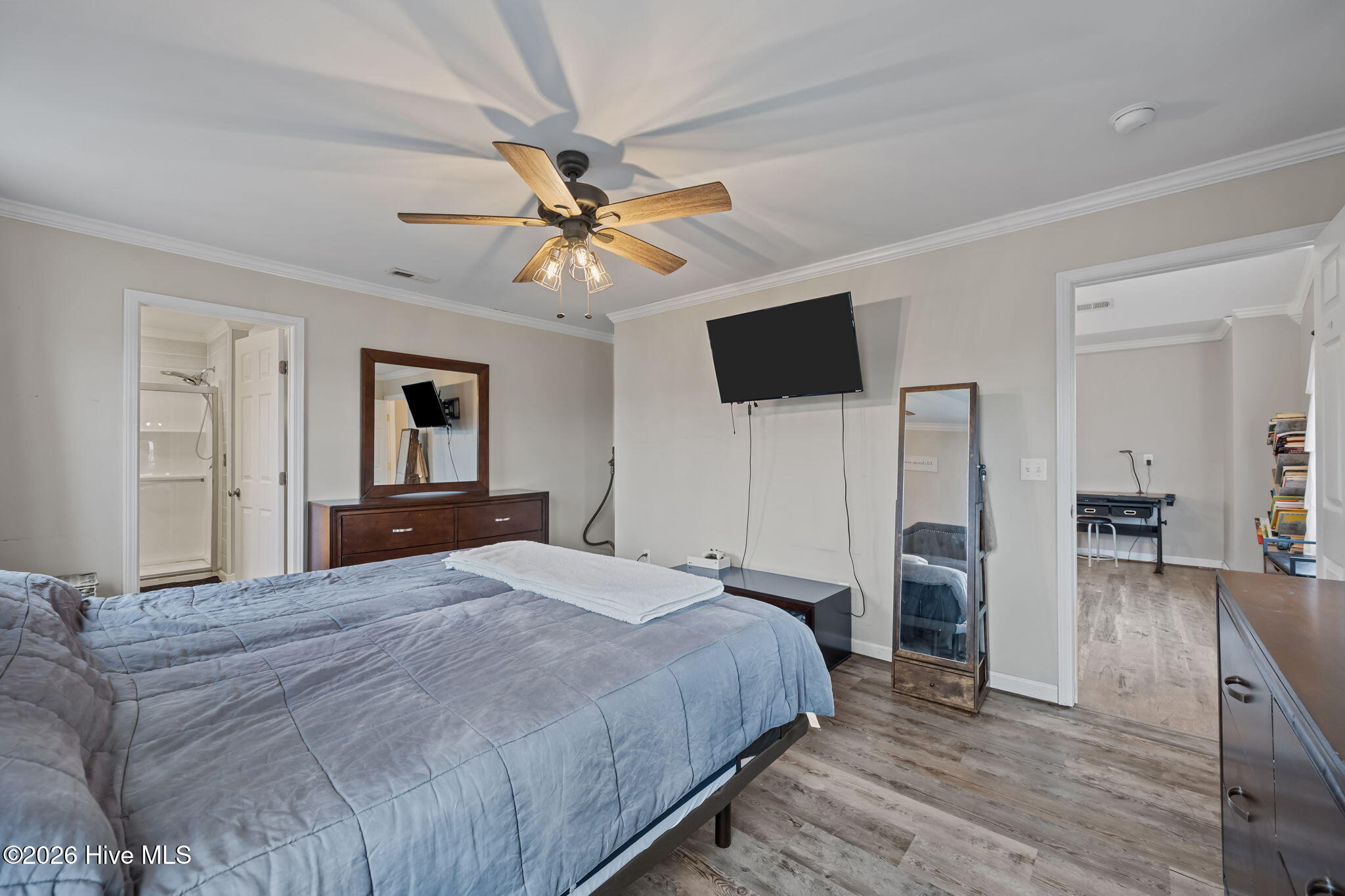 100557668 | Photo 43