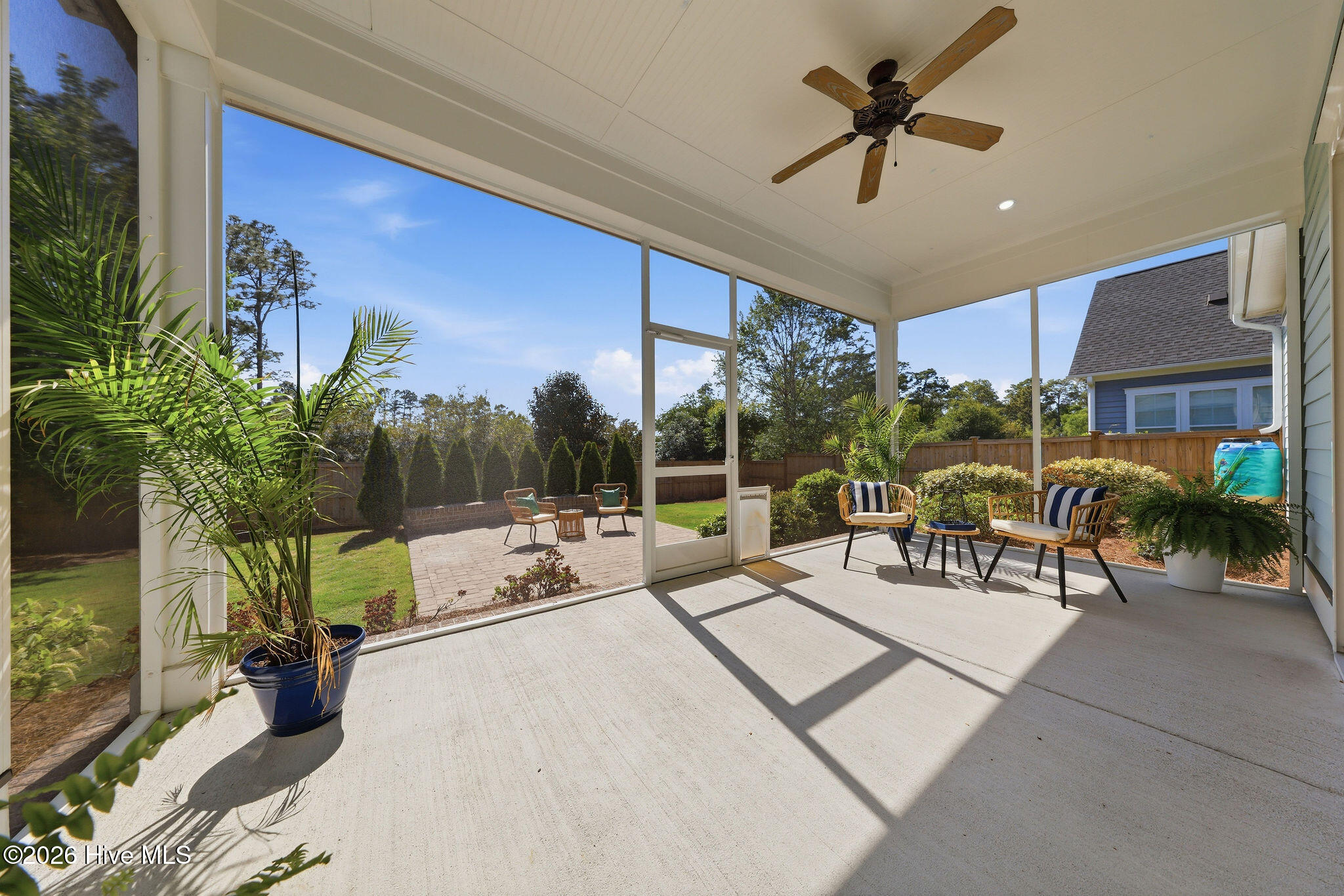 100569190 | Photo 36