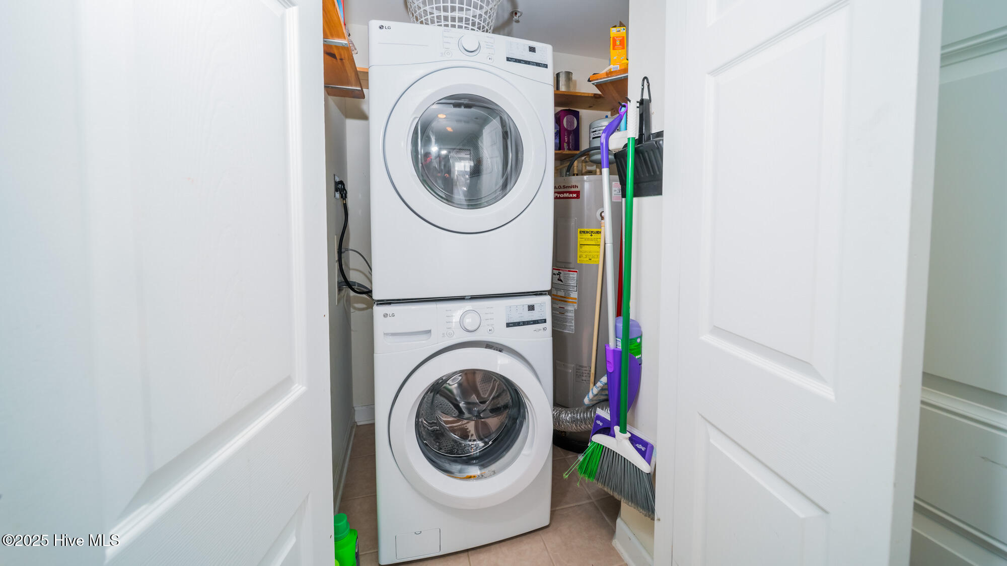 100543233 | Photo 25