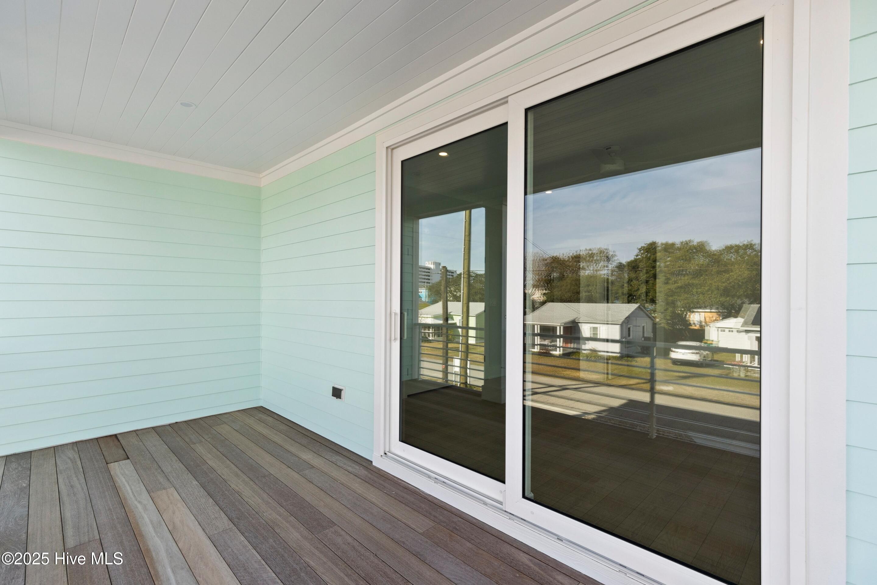 100544880 | Photo 34