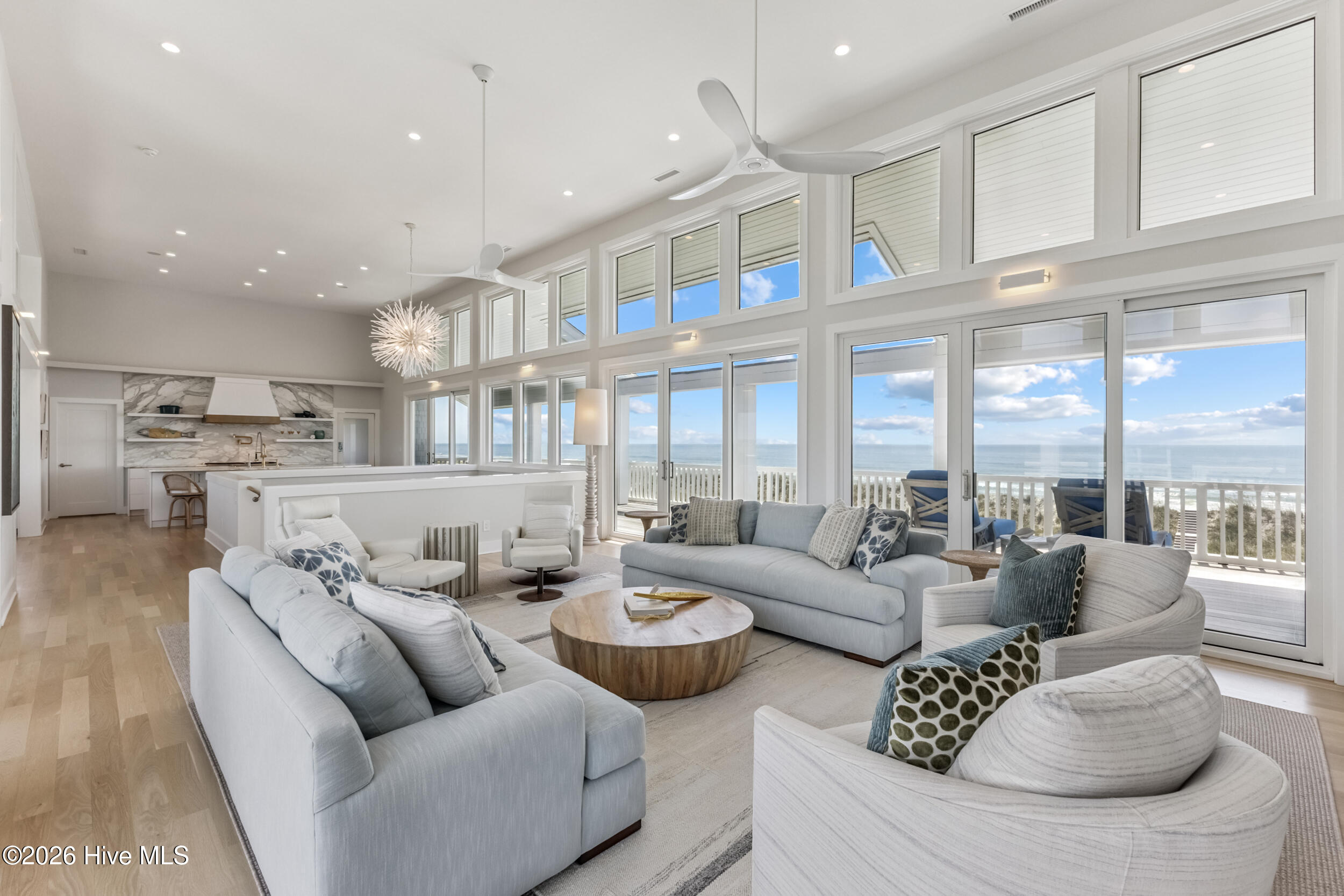 100560711 | Photo 92