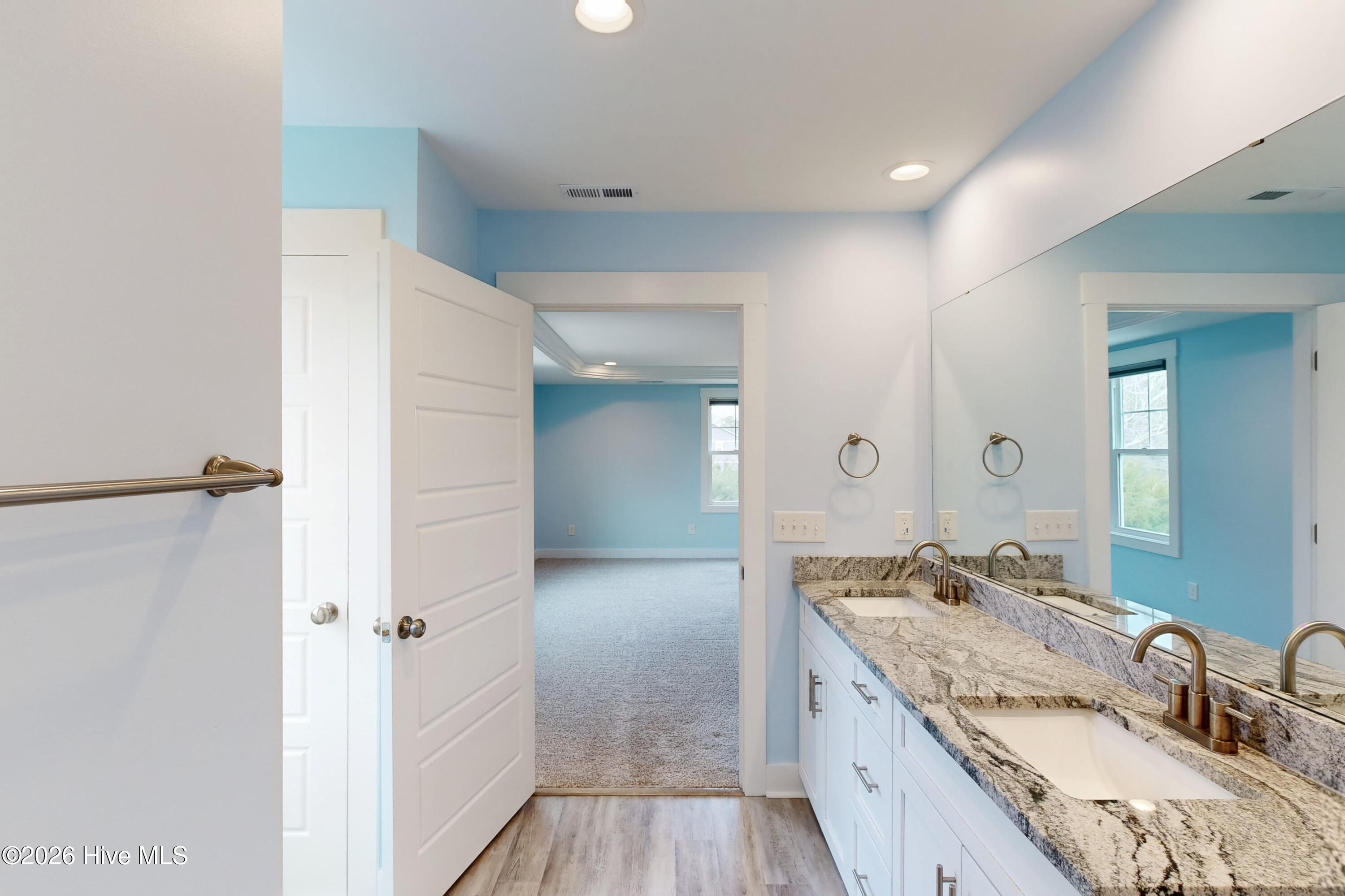 100557107 | Photo 37