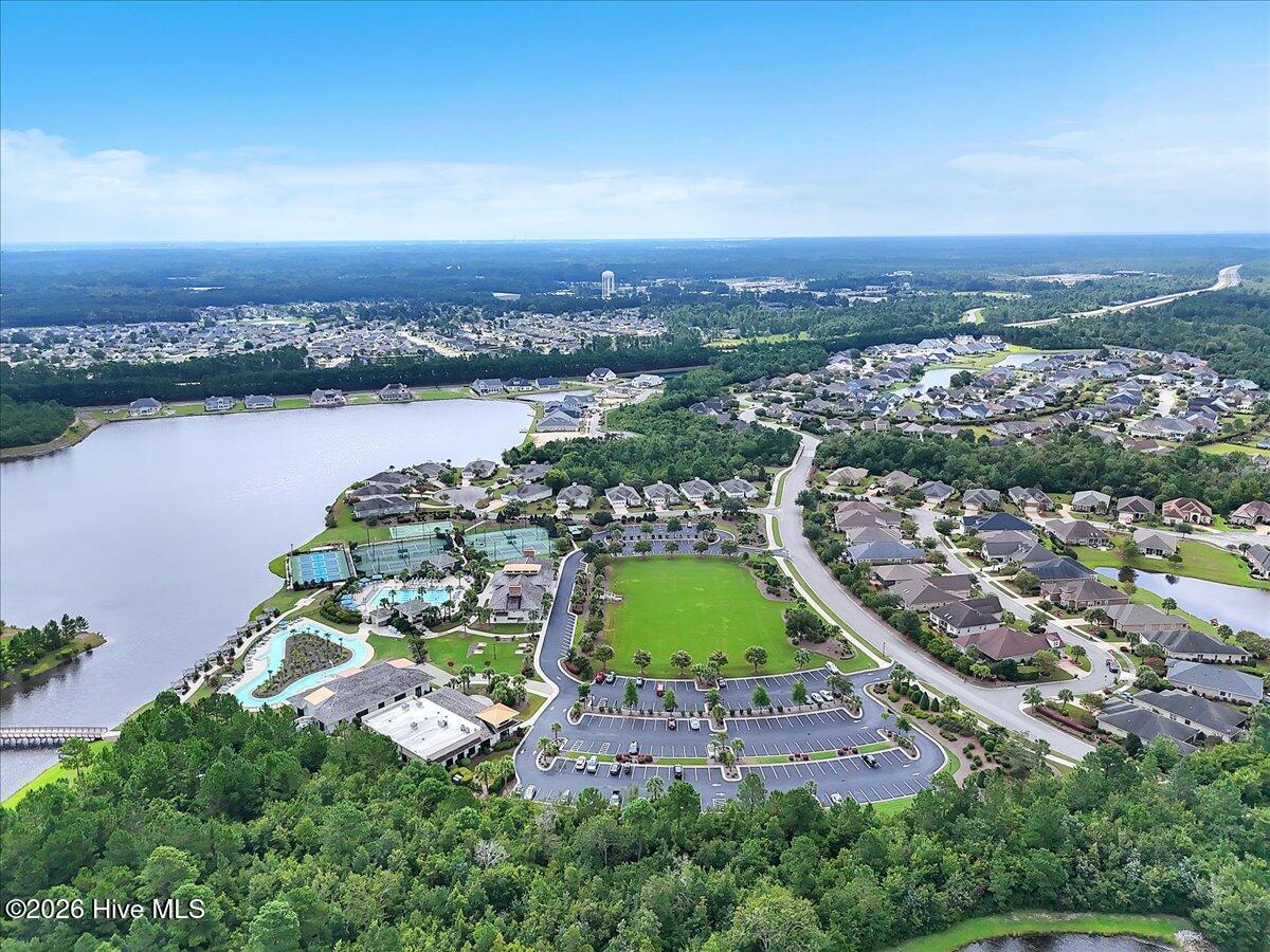 100558709 | Photo 95