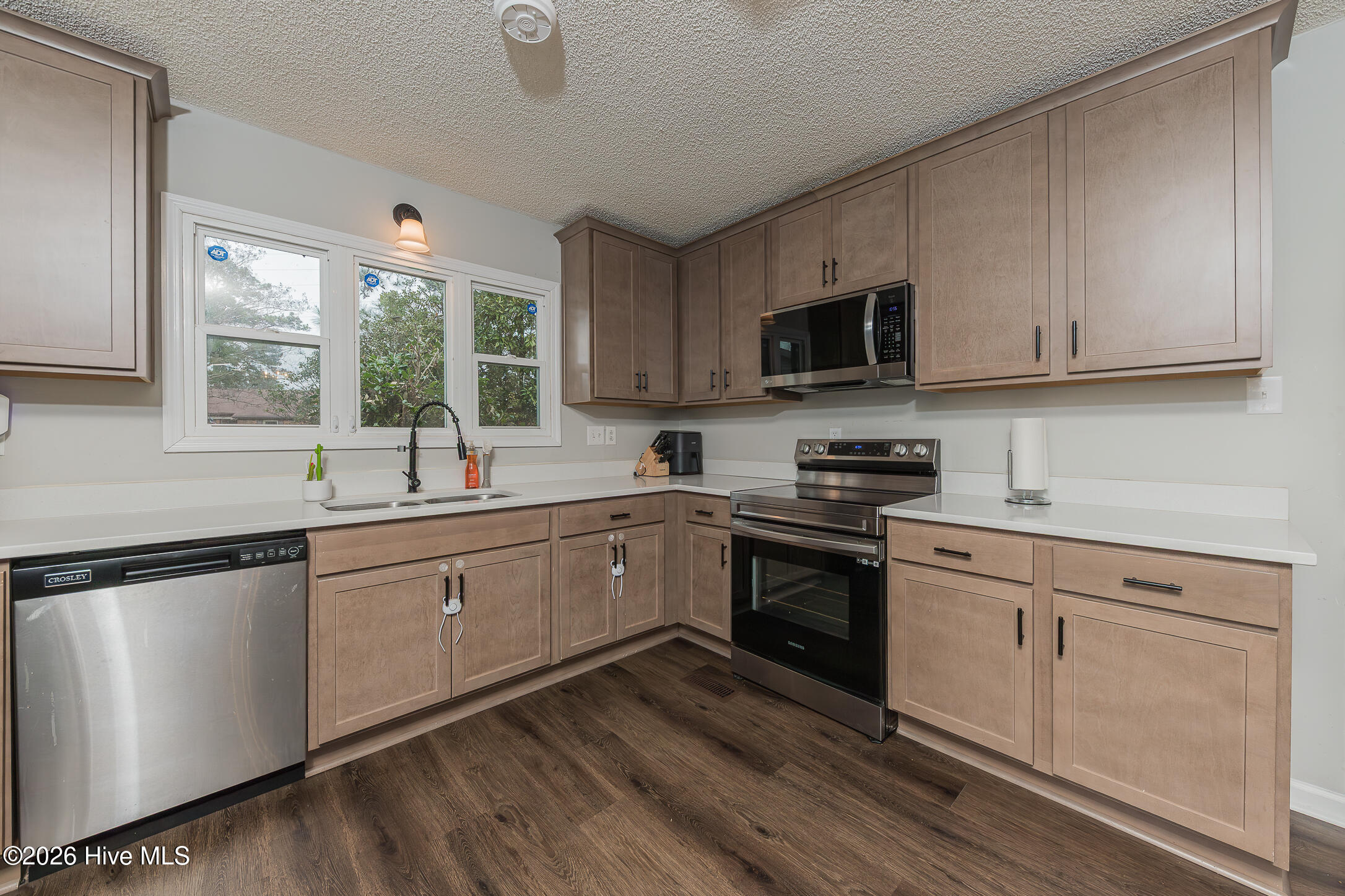 100558087 | Photo 15