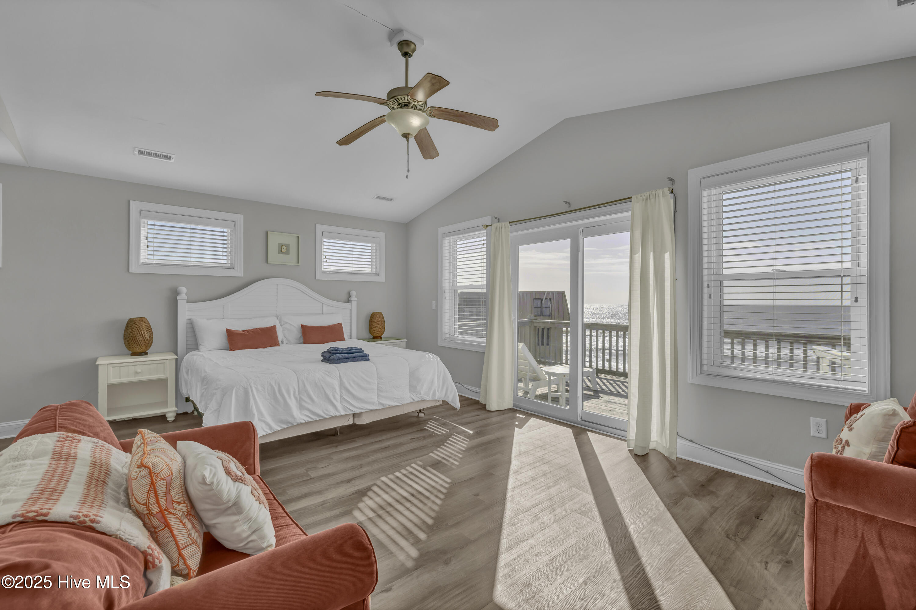 100535806 | Photo 24