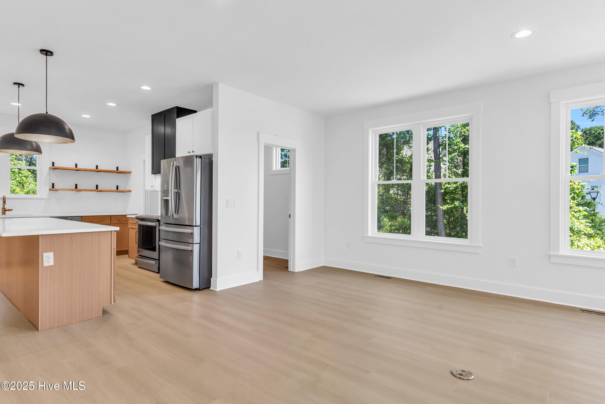 100501521 | Photo 14