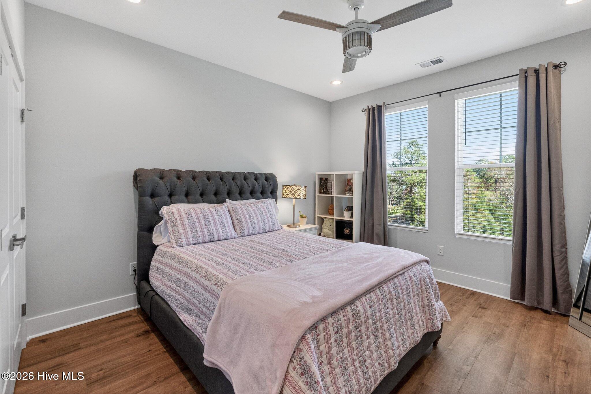 100561460 | Photo 30